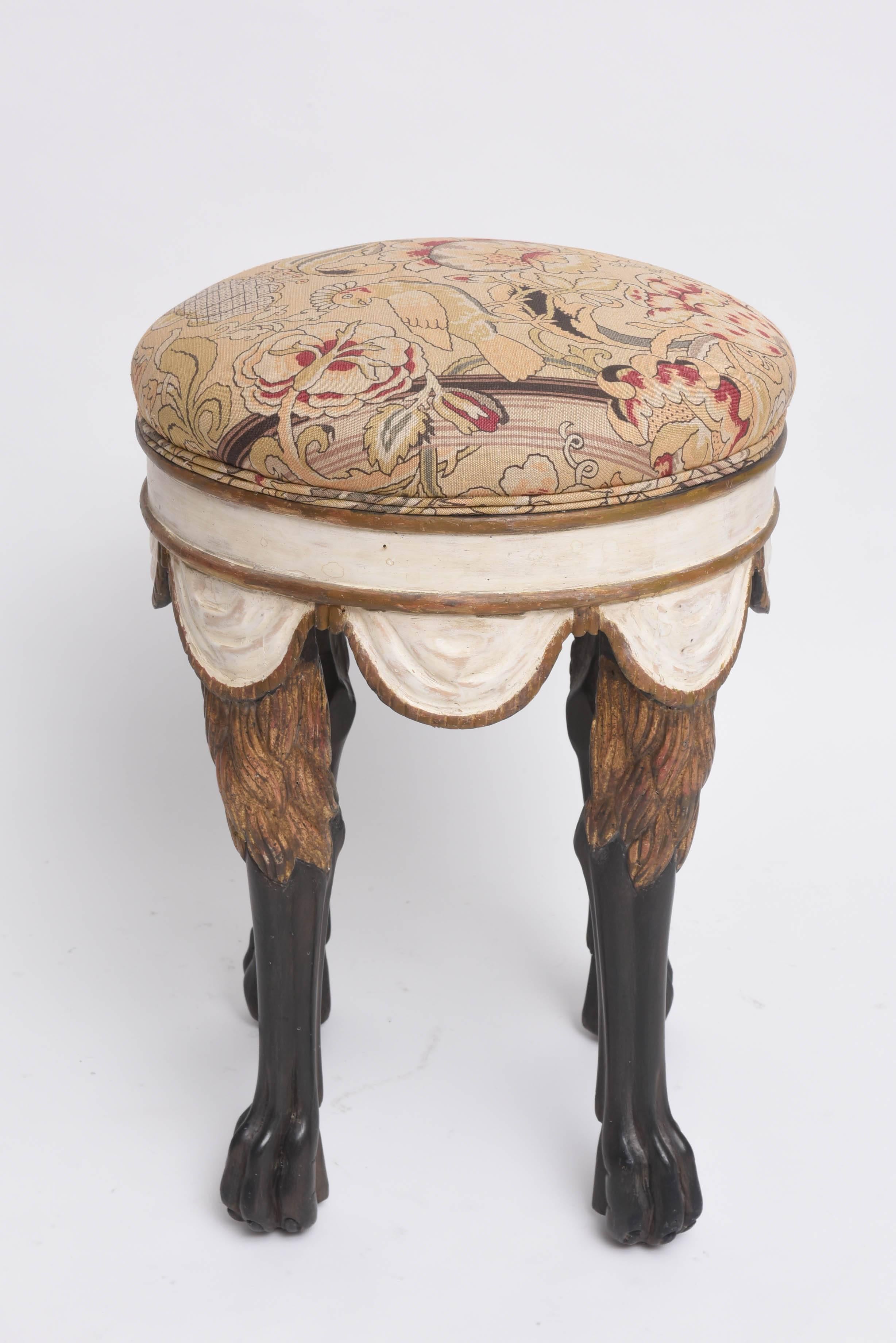 Neopolitan Style Italian Stool  In Good Condition For Sale In West Palm Beach, FL