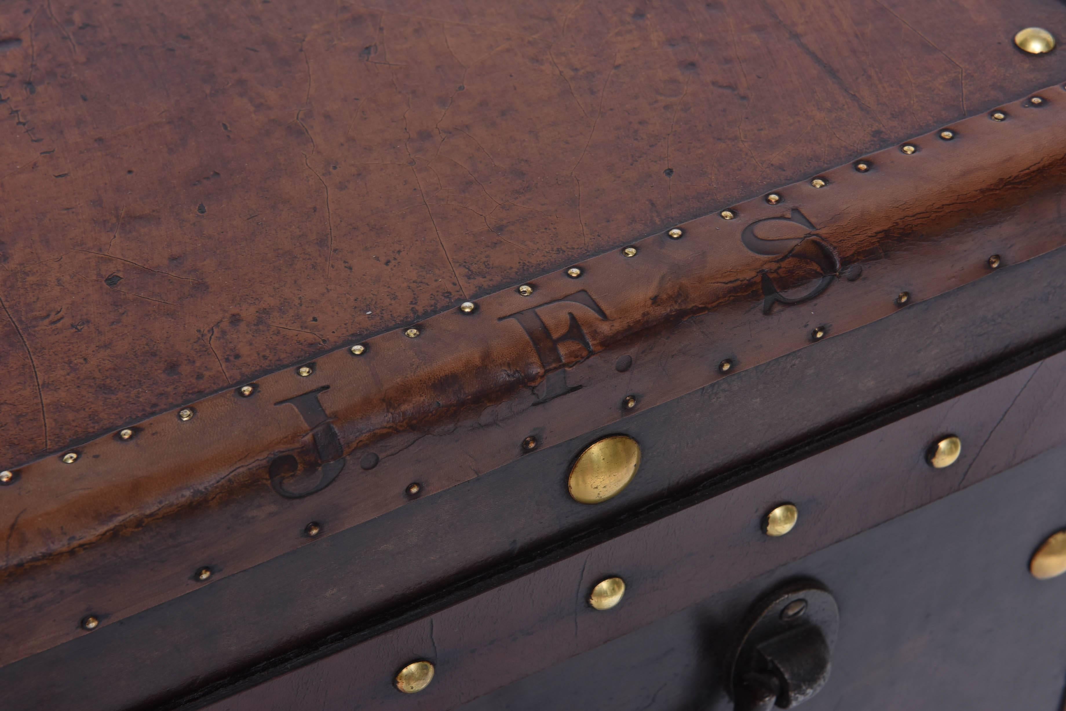 Pair of Rare Vintage Leather Trunks with Brass Hardware, England, 1940s  In Excellent Condition In West Palm Beach, FL