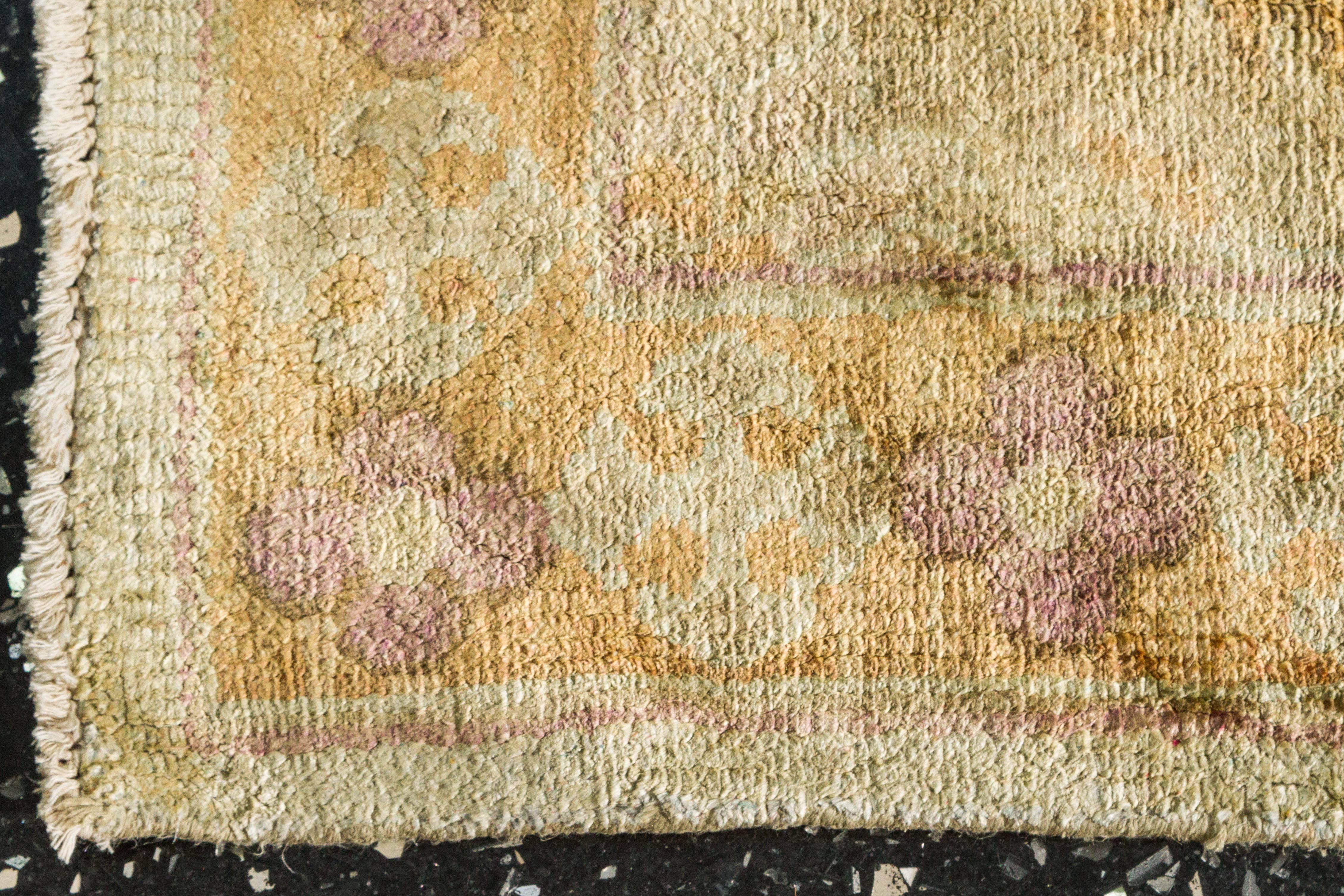 Tapis indien en soie d'Amritsar

Mesures : 14' x 21'7