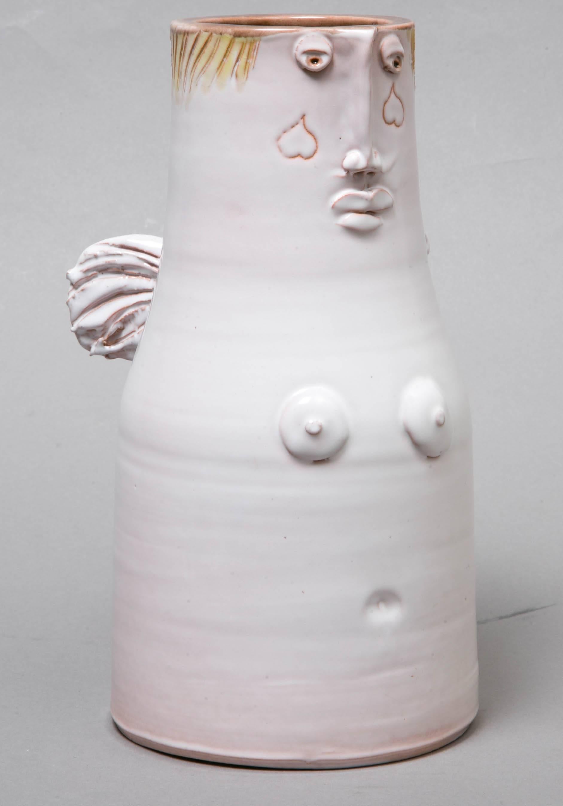 White Winged Vase with a Face, circa 1965, by the Cloutier Brothers In Good Condition For Sale In Paris, FR