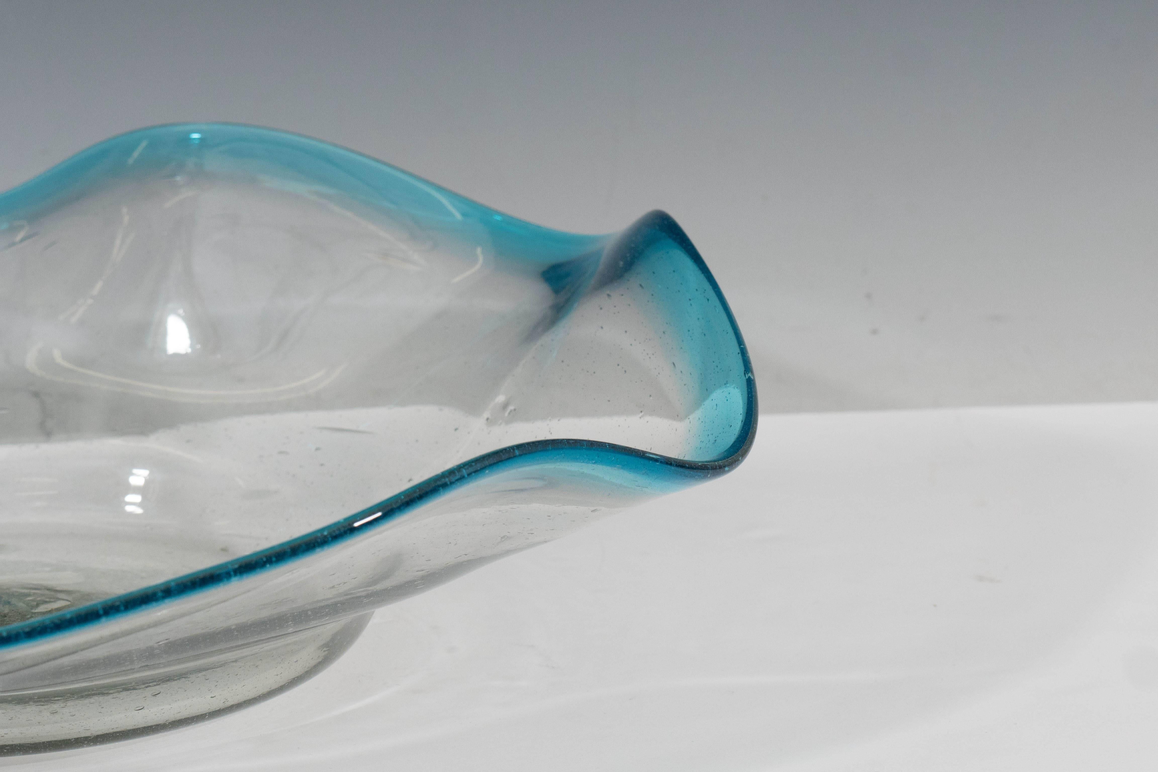 Mid-Century Italian Handblown Murano Glass Scalloped Bowl In Good Condition In New York, NY