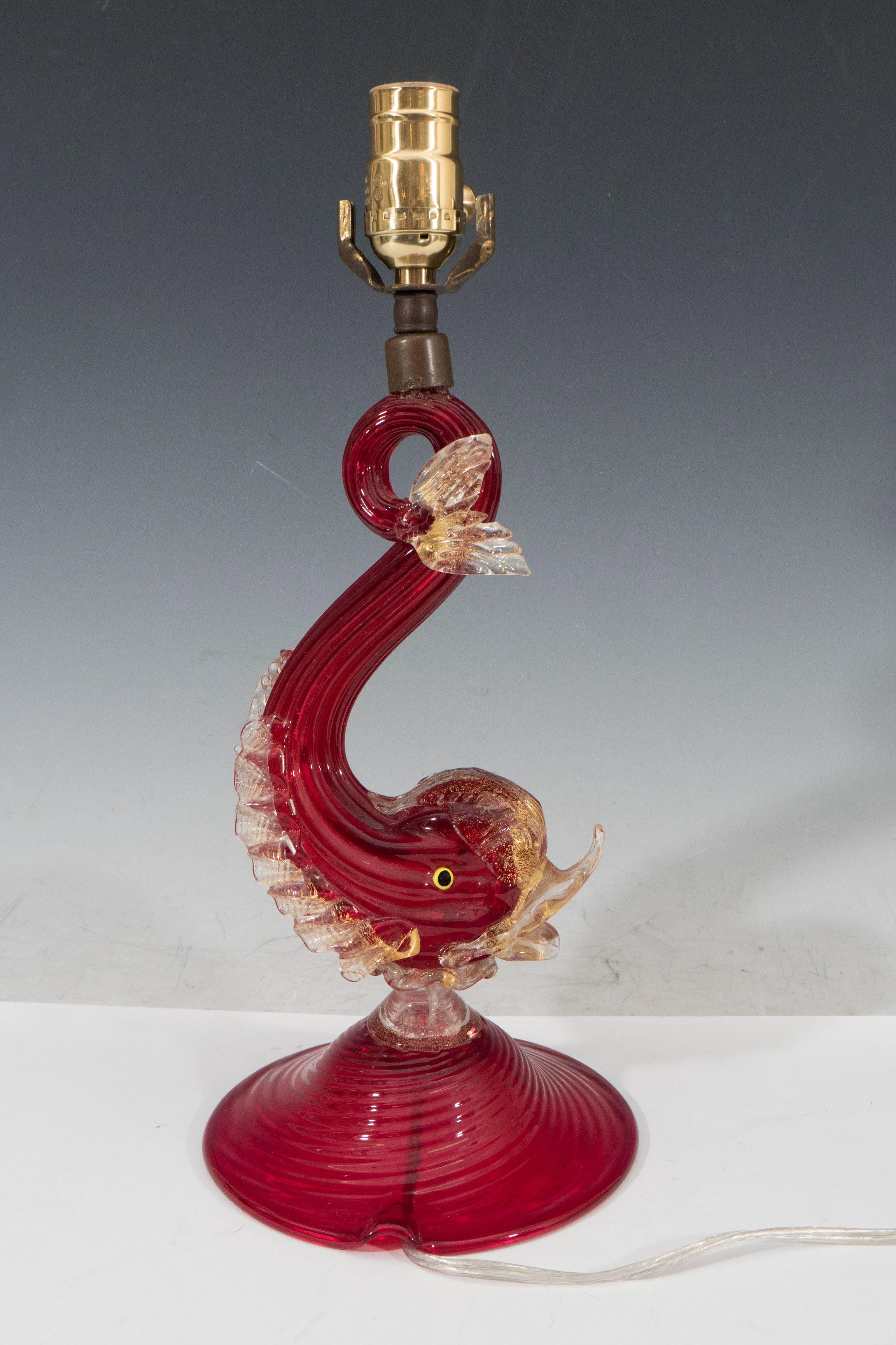 Hollywood Regency Style Red Murano Glass Fish Lamp Attributed to Barovier e Toso In Good Condition For Sale In New York, NY