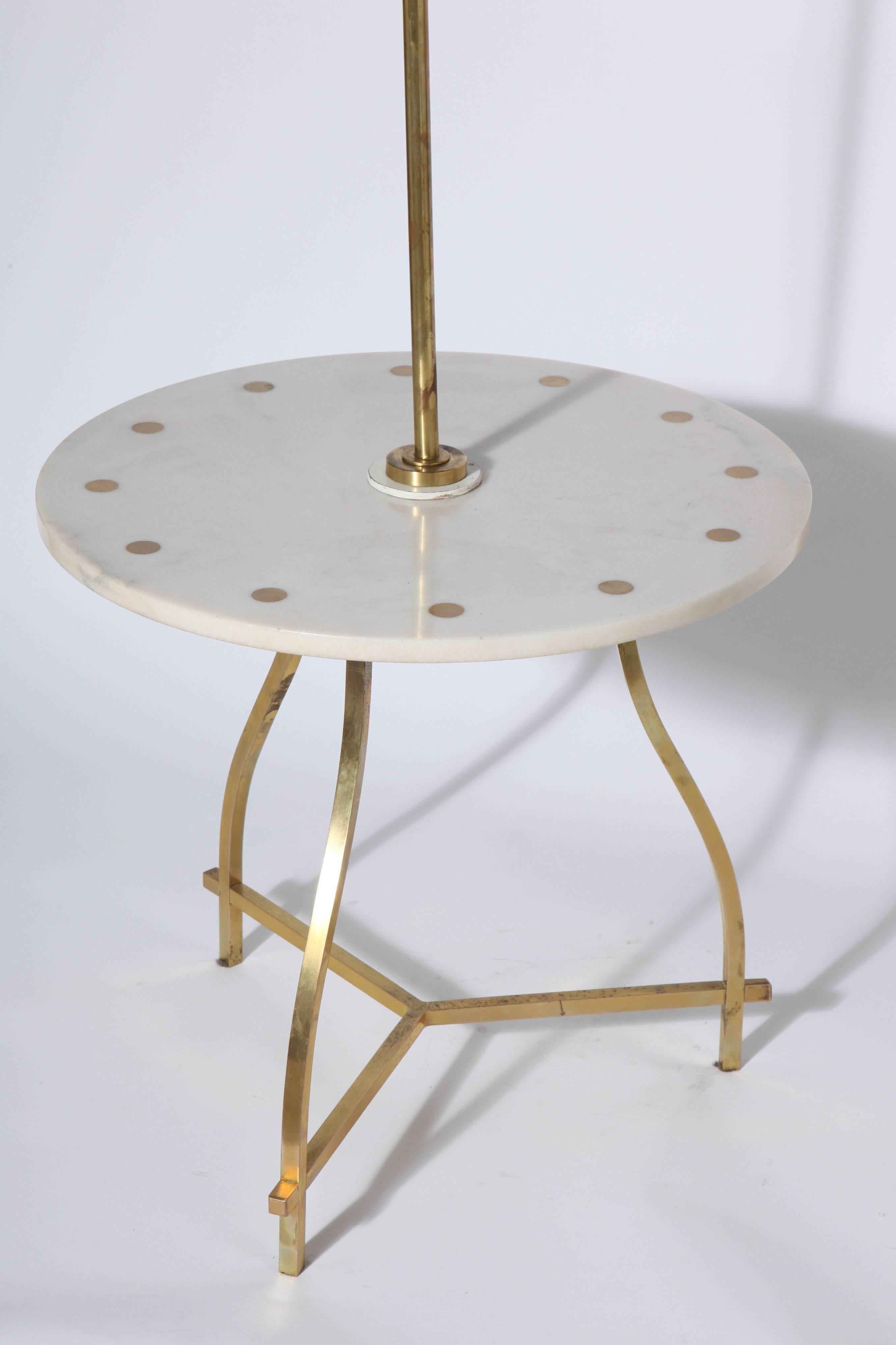 Milieu du XXe siècle Tommi Parzinger Style Marble, Brass, Shaded Candlestick Side Table Floor Lamp  en vente