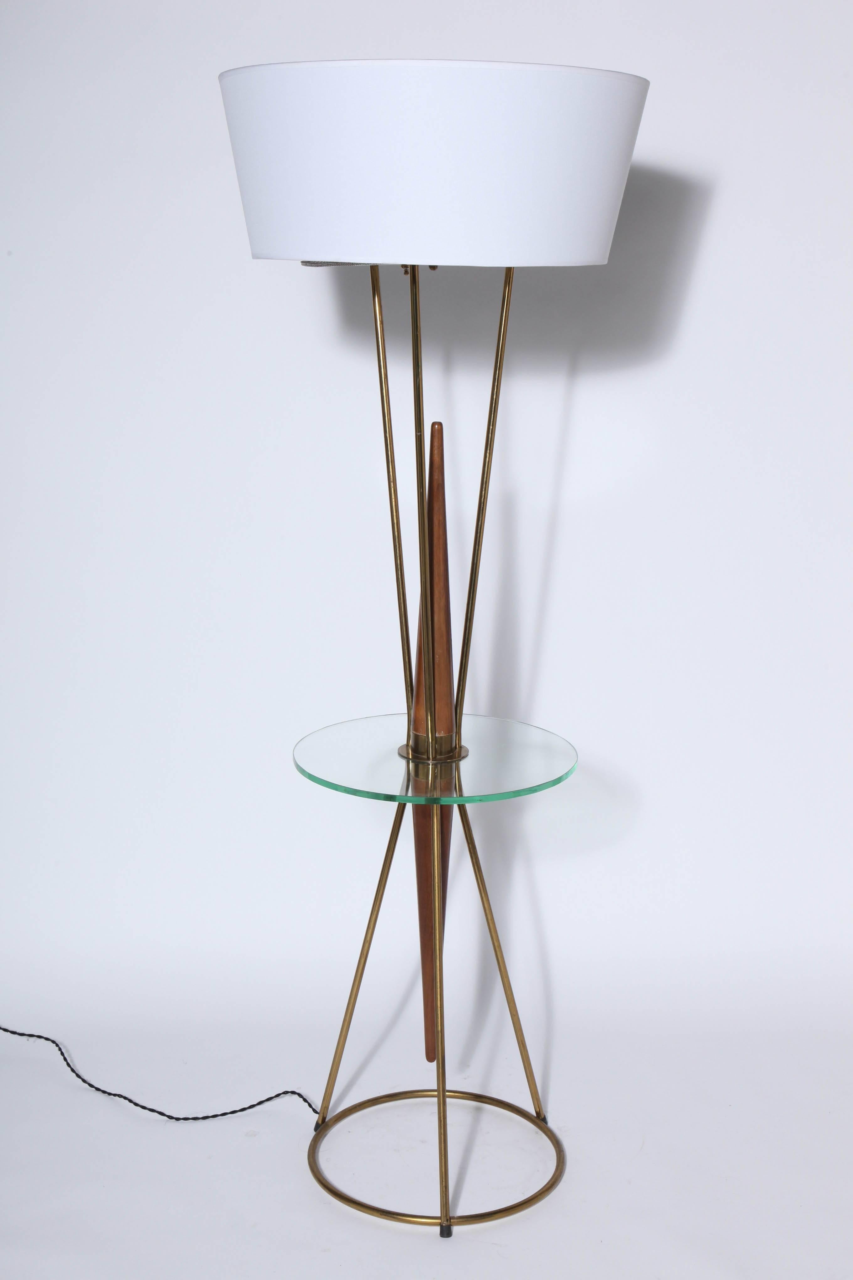 Gerald Thurston for Lightolier attributed Walnut and Brass Combination Side Table Floor Lamp, 1950s. Small footprint. Featuring a tubular Brass hourglass frame, doweled Walnut centrepiece, round glass surface (16D x 25H), new White linen Shade (22D