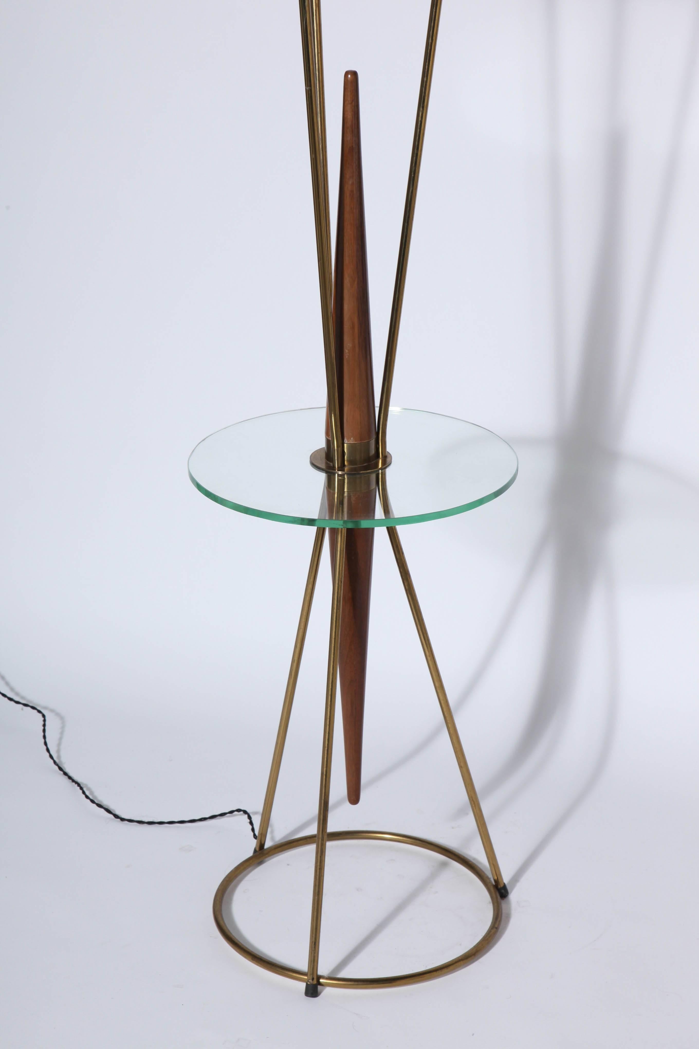 American Gerald Thurston, Lightolier Style Walnut, Brass & Glass Side Table Floor Lamp For Sale