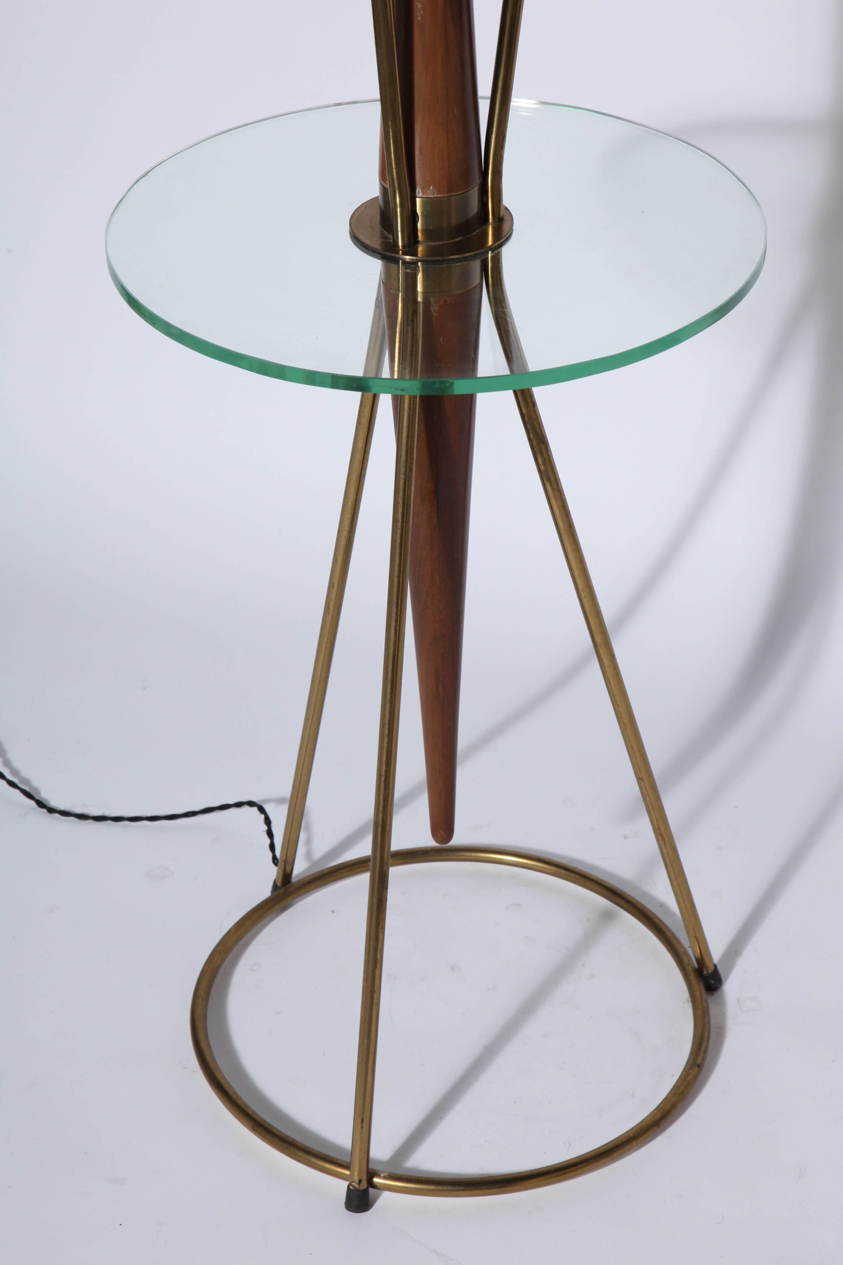 Mid-20th Century Gerald Thurston, Lightolier Style Walnut, Brass & Glass Side Table Floor Lamp For Sale