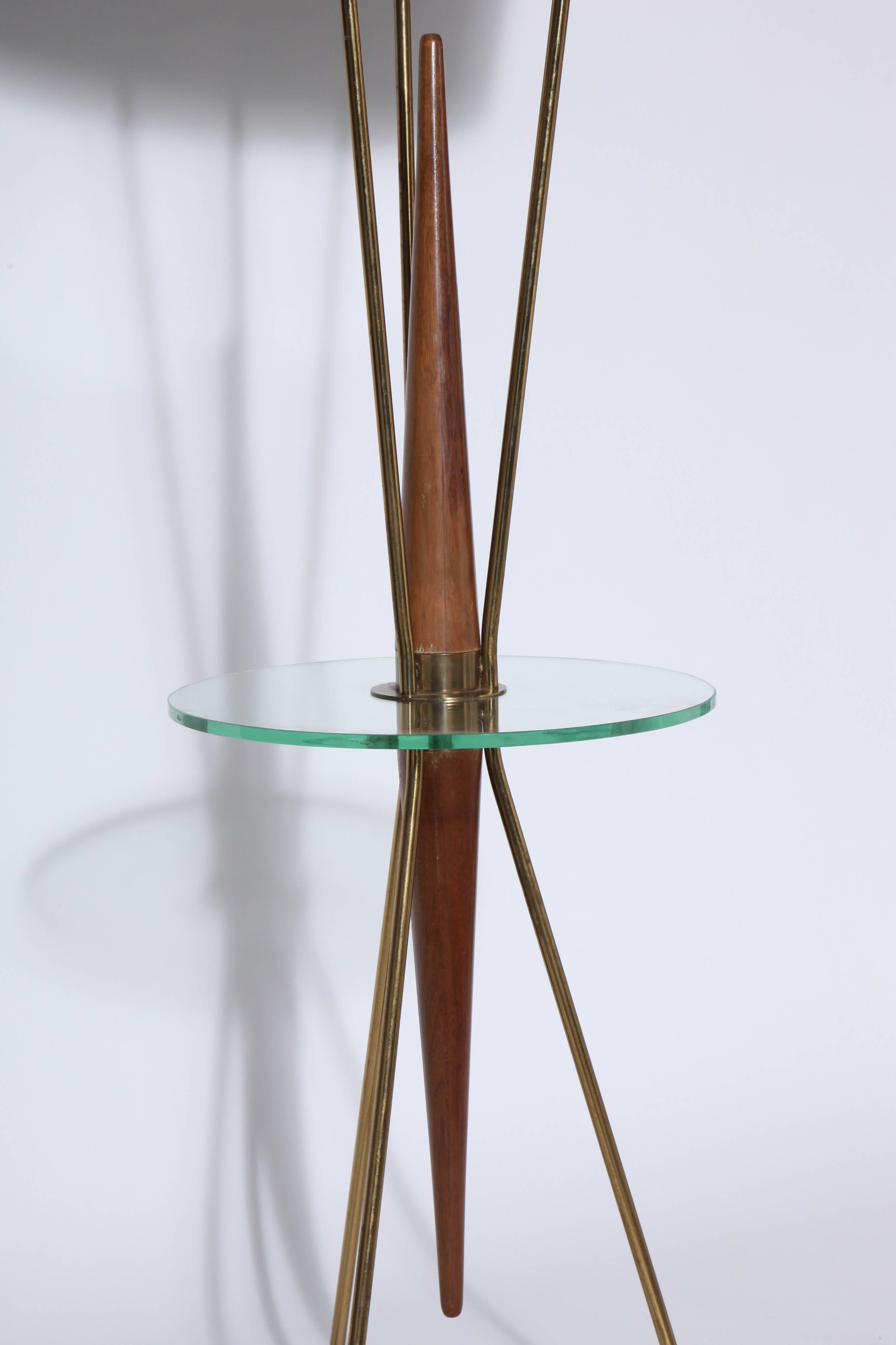 Gerald Thurston, Lightolier Style Walnut, Brass & Glass Side Table Floor Lamp For Sale 1