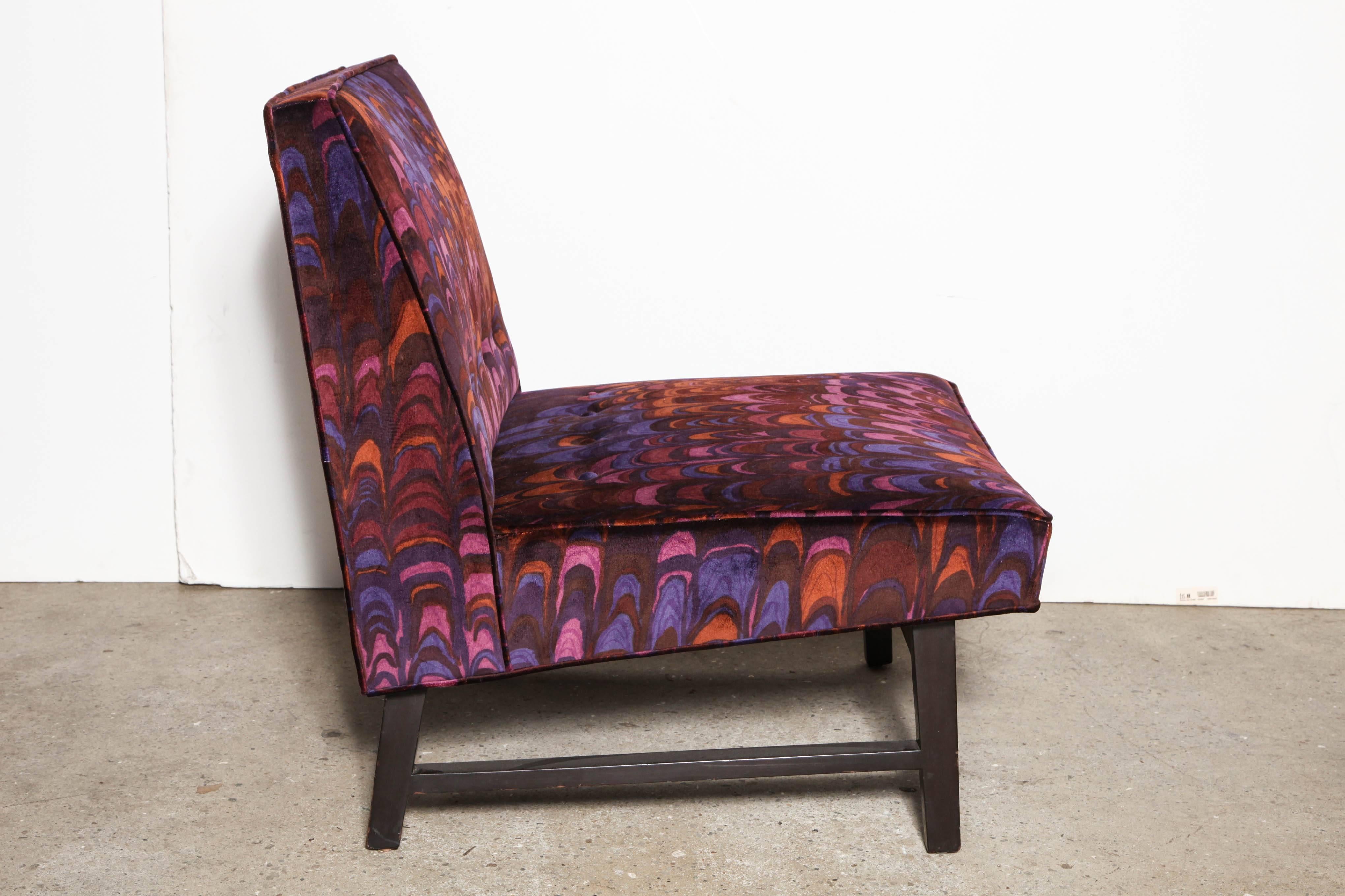 Classic American Mid Century Edward Wormley for Dunbar Mod Slipper Chair. Featuring a Black ebonized Mahogany frame and sloped seat upholstered in Mod Jack Lenore Larsen fabric in shades of Purple, Hot Pink, Copper, Brown, Violet and Magenta. Wide.