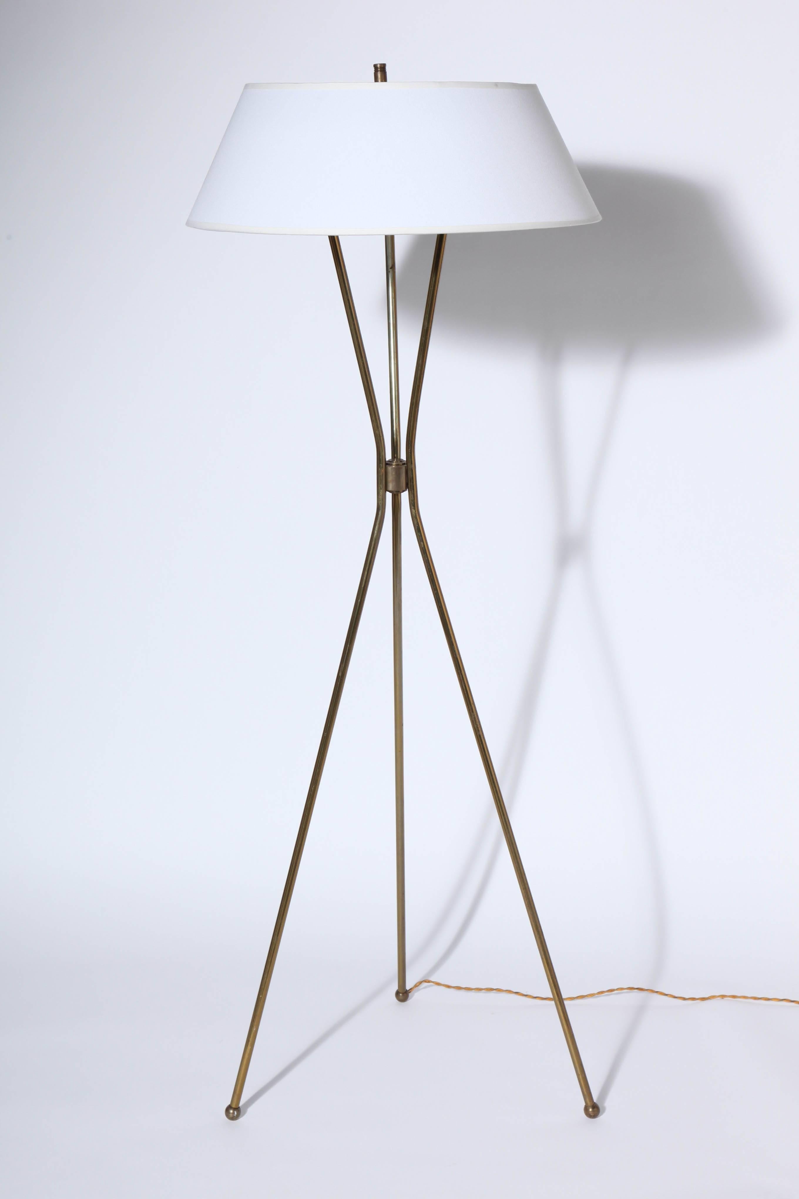 Gerald Thurston for Lightolier Brass Tripod Floor Lamp, 1950s  In Good Condition For Sale In Bainbridge, NY