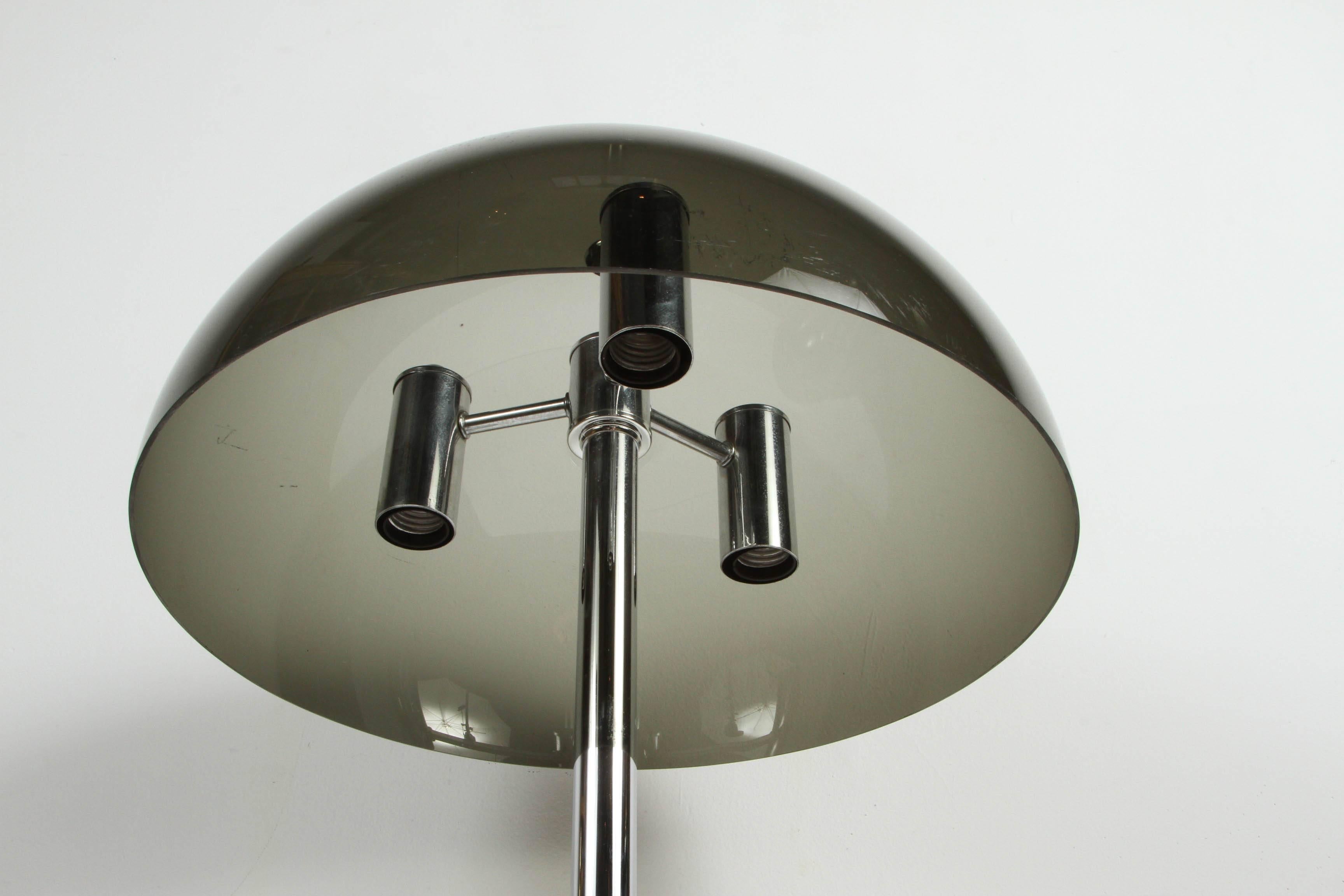 Lucite and Chrome Table Lamp In Good Condition In Moreno Valley, CA