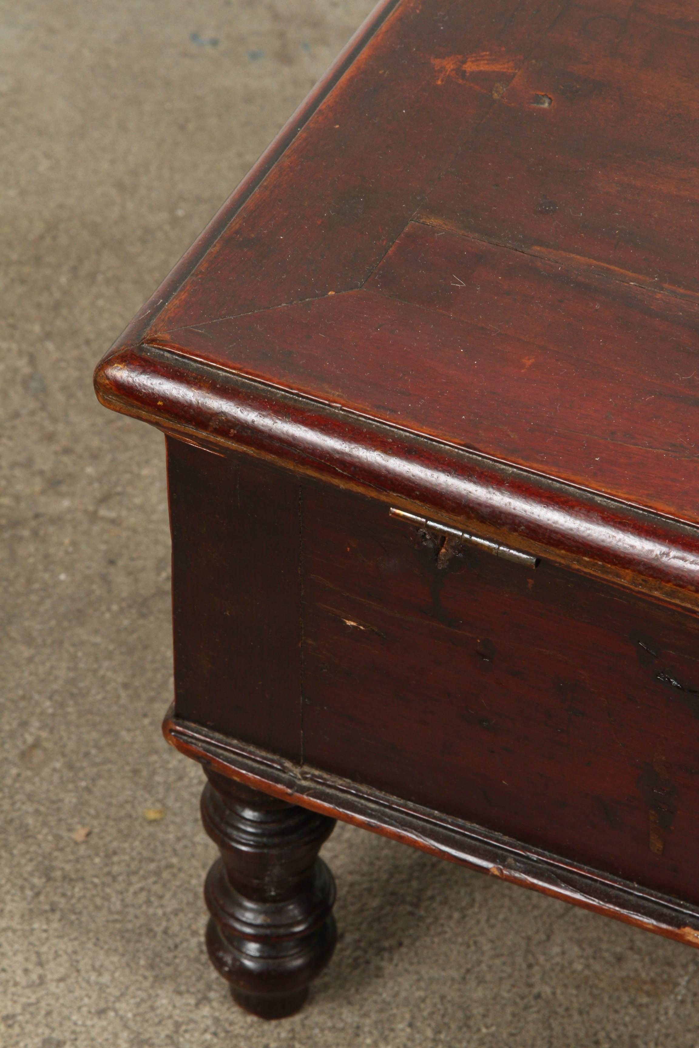 19th Century Victorian mahogany dressing table box with mirror.
A gorgeous Victorian dressing jewelry chest with original glass with wood backing.
This is an antique English dressing table box with mirror, circa 1890. 
It is made from flame mahogany