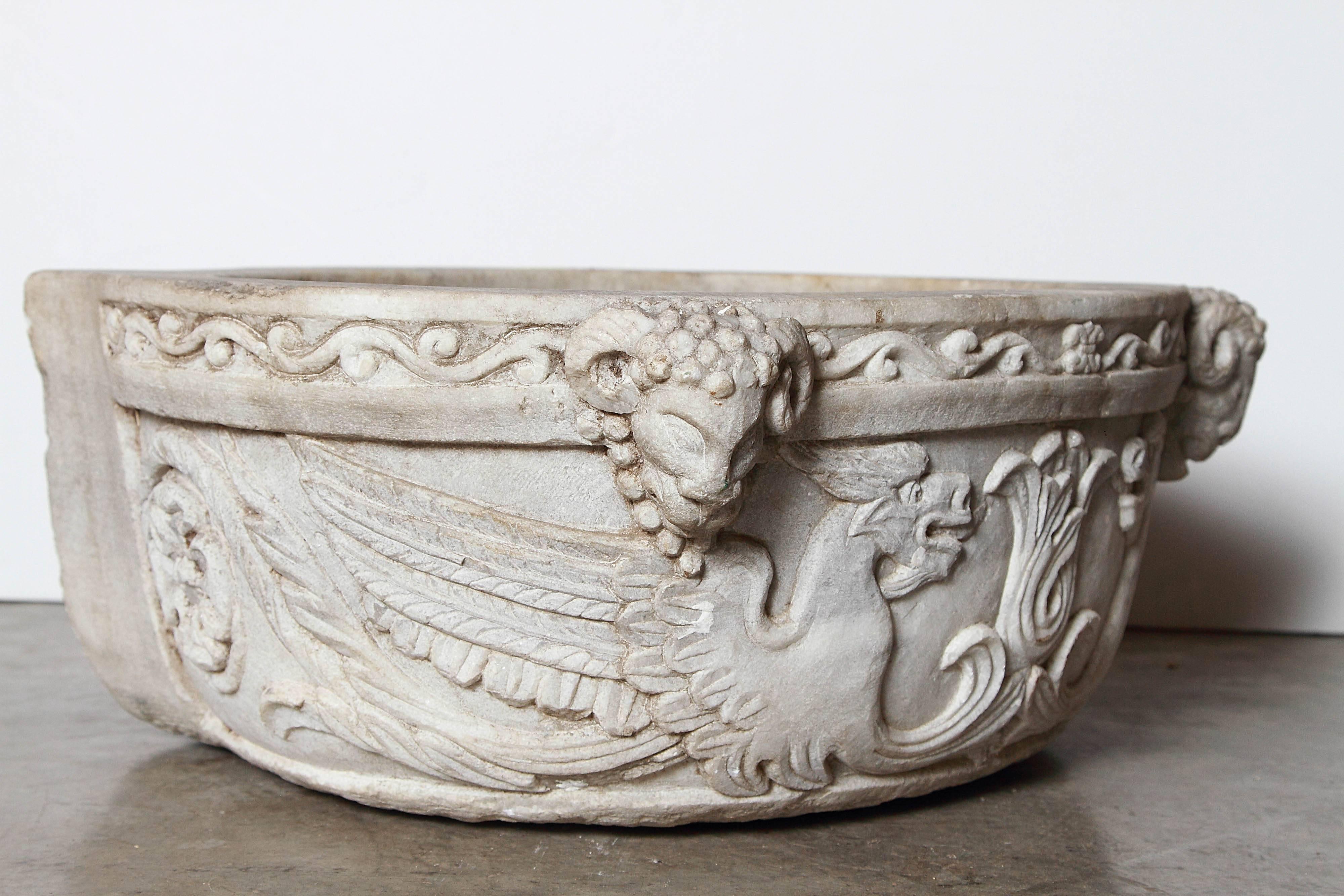 Carved Italian Marble Stoup or Sink, circa 1800 In Excellent Condition In Dallas, TX