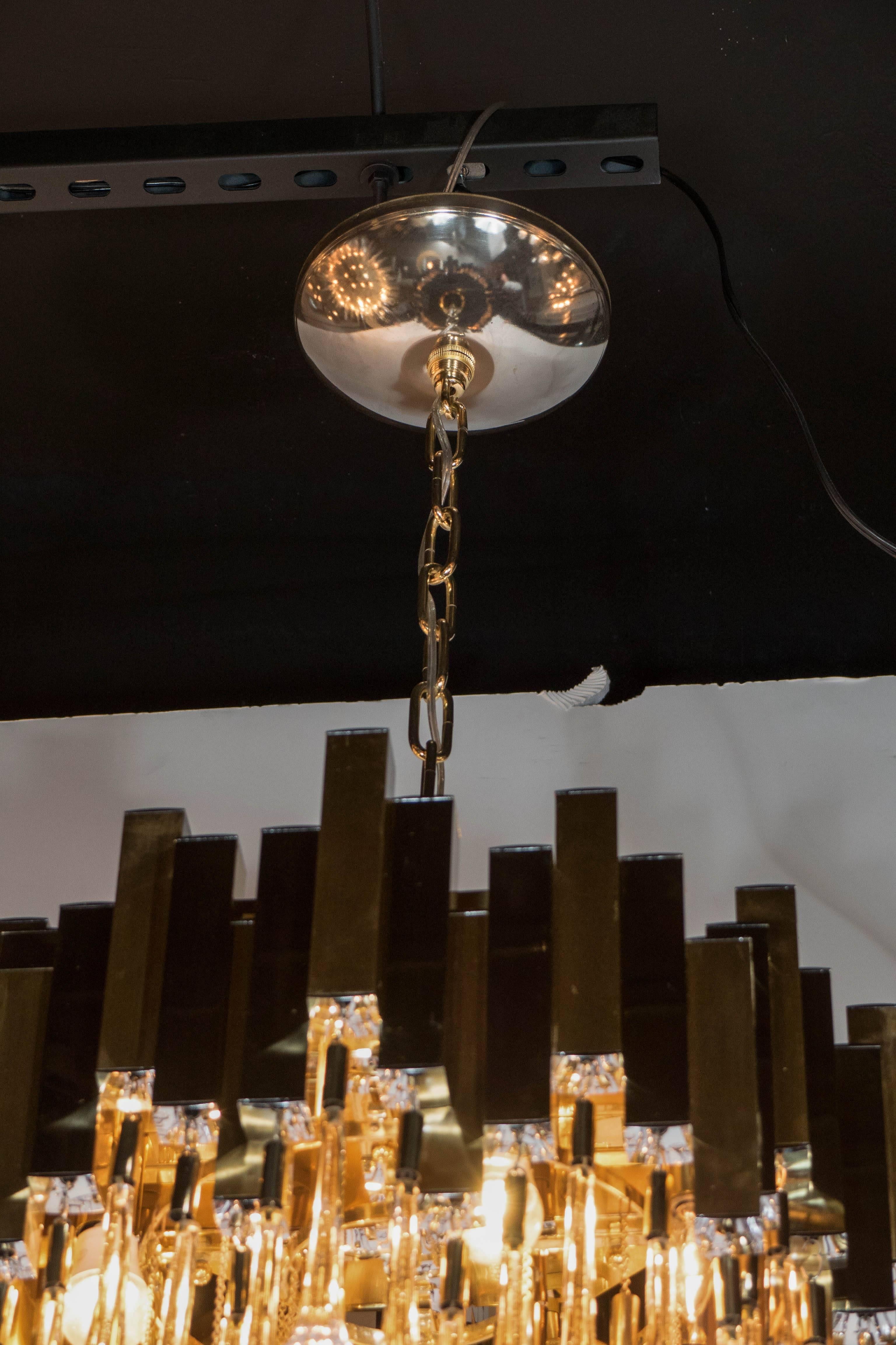Late 20th Century Modernist Chandelier in Brass and Crystal Droplets by Sciolari