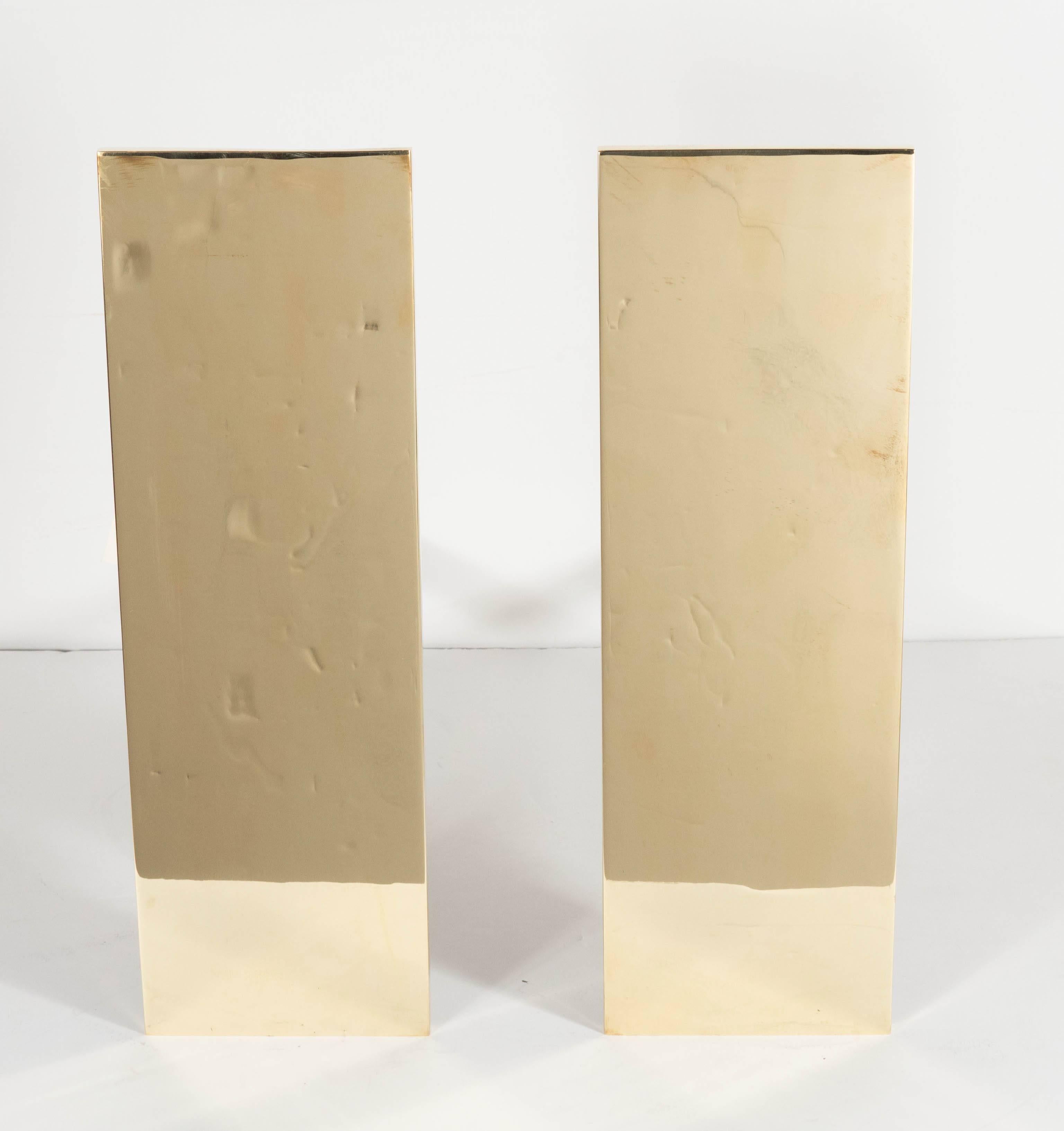 Ein Paar maßgefertigte rechteckige Feuerböcke aus poliertem Messing im modernistischen Stil der Mitte des Jahrhunderts (amerikanisch) im Angebot