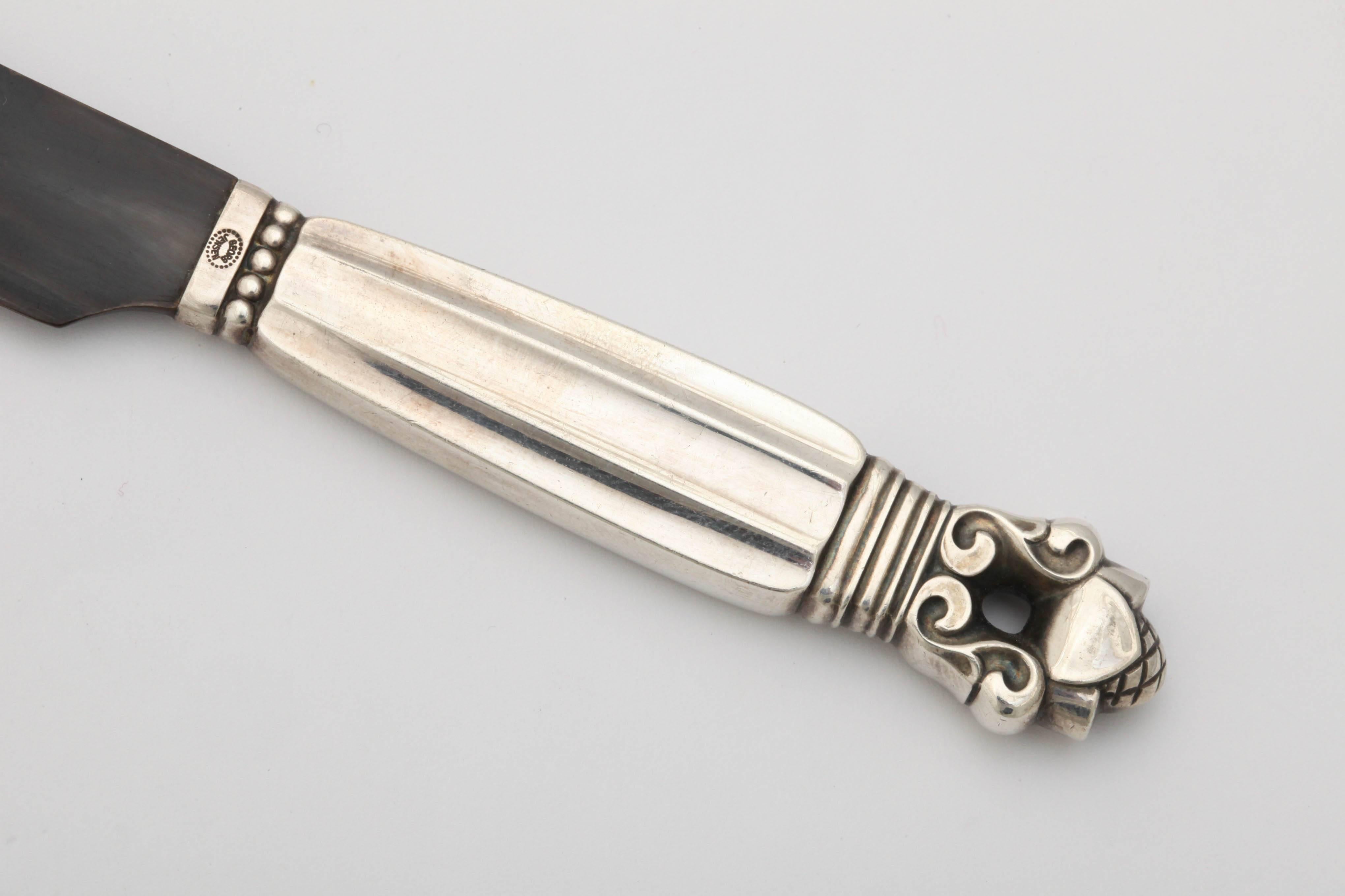 Georg Jensen Acorn Caviar Knife with Horn Blade and Shell Dish In Excellent Condition In New York, NY