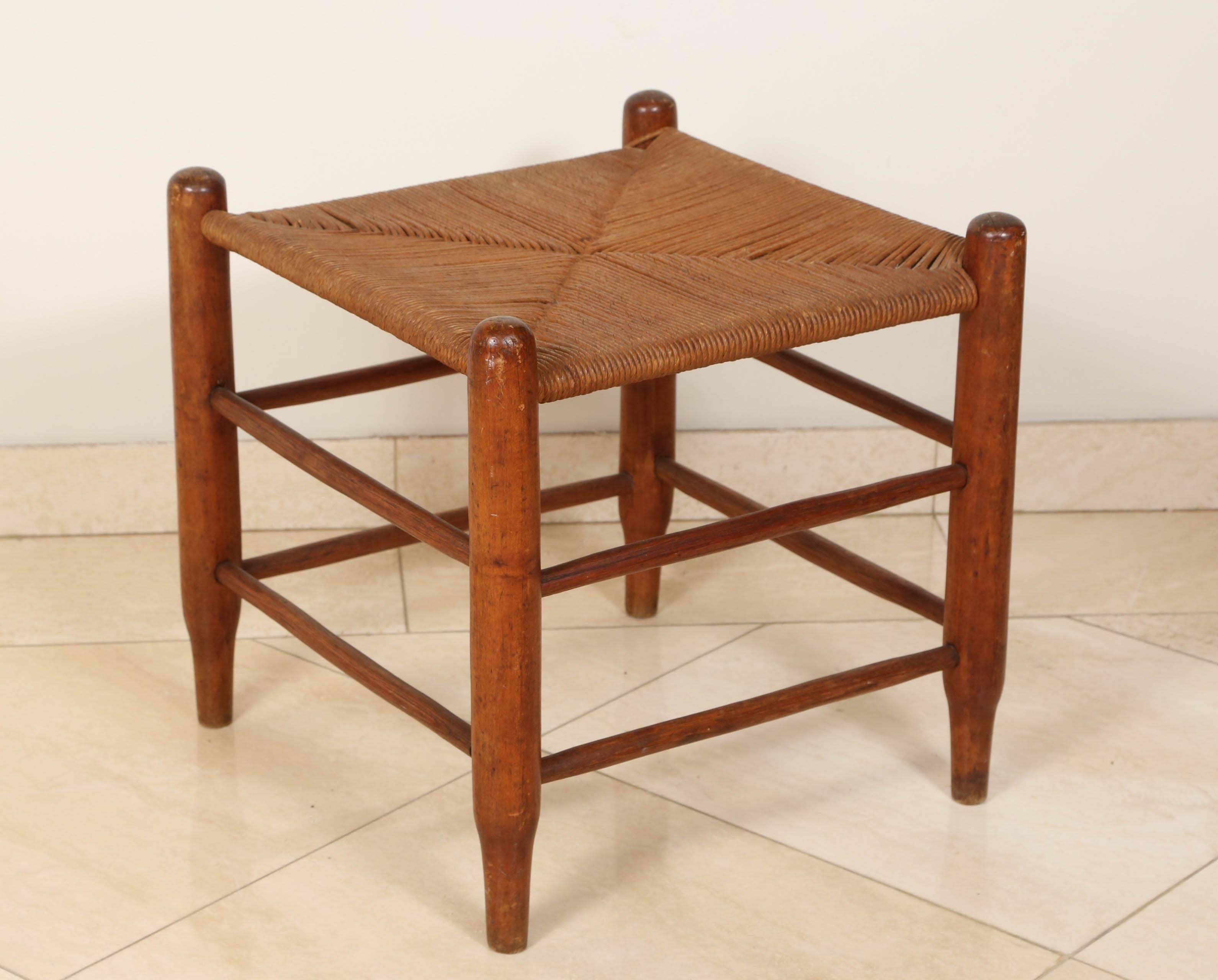 Wooden country oak stool with woven reed seating, four legs.
Charlotte Perriand style.
French provincial country stool, great to use as a foot stool or extra seat.
Nice patina and French country look.