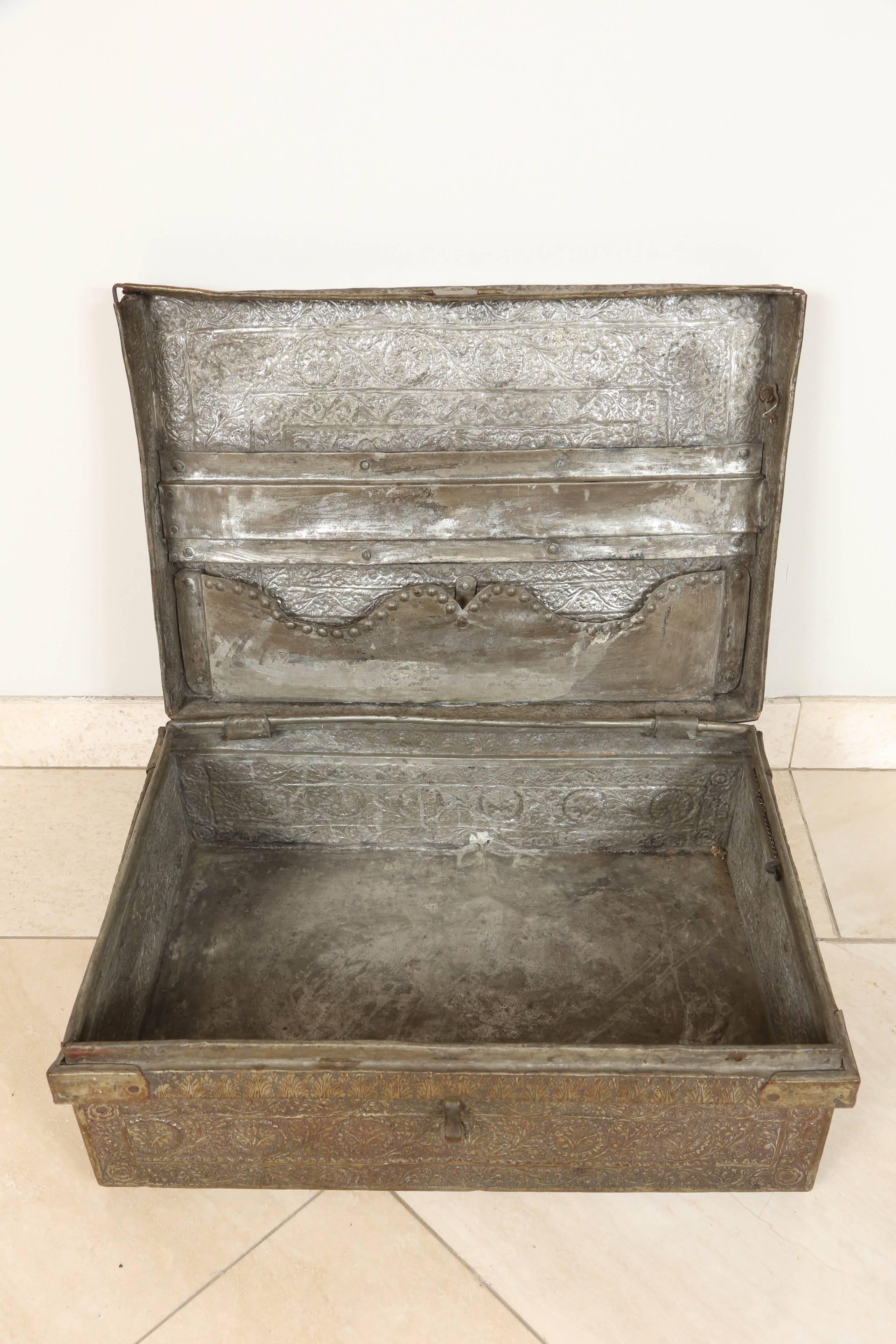 Large Antique 19th C. Anglo Indian Metal Writing Box In Good Condition In North Hollywood, CA