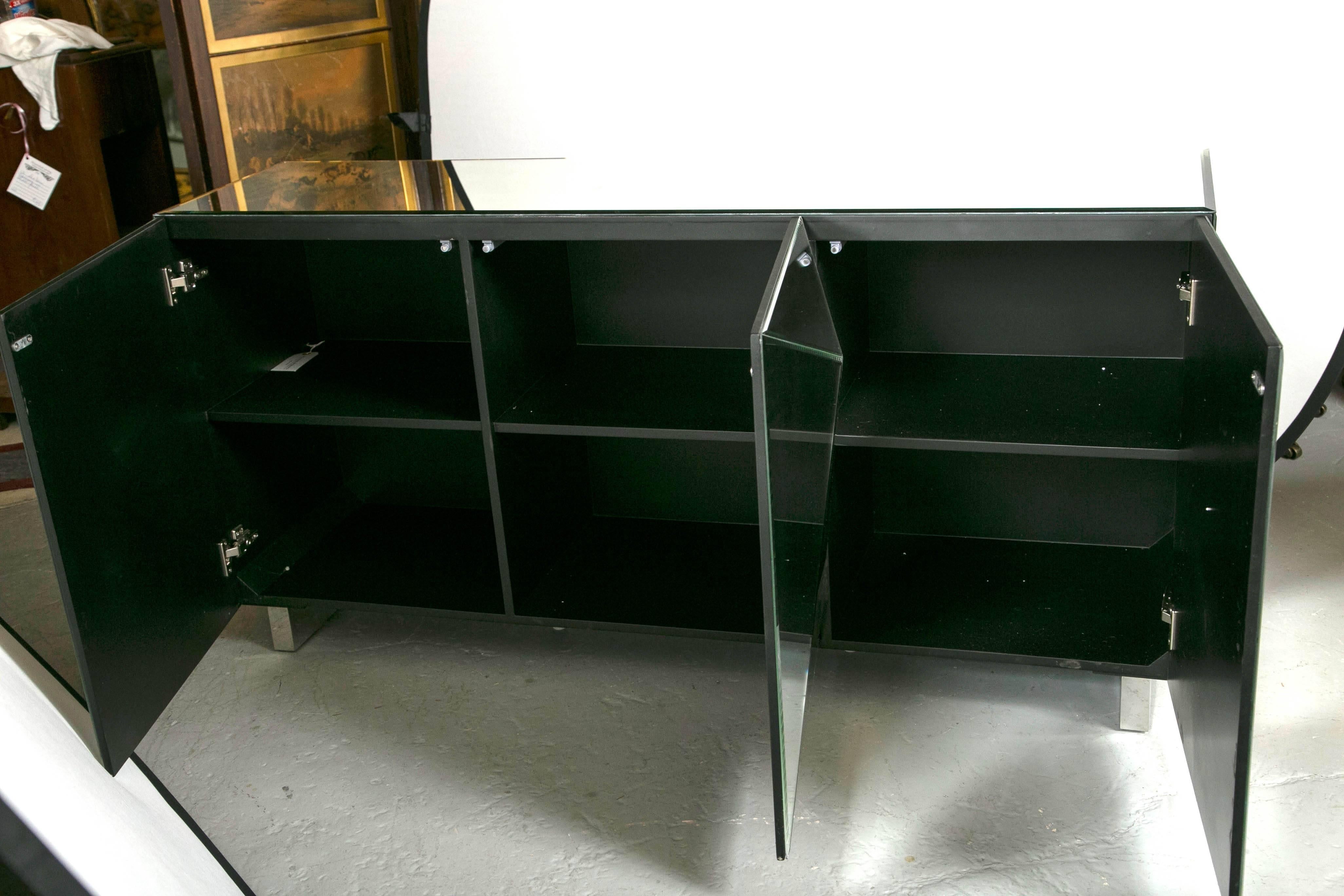 Mid-Century Modern Mirrored Console Cabinet In Good Condition In Stamford, CT