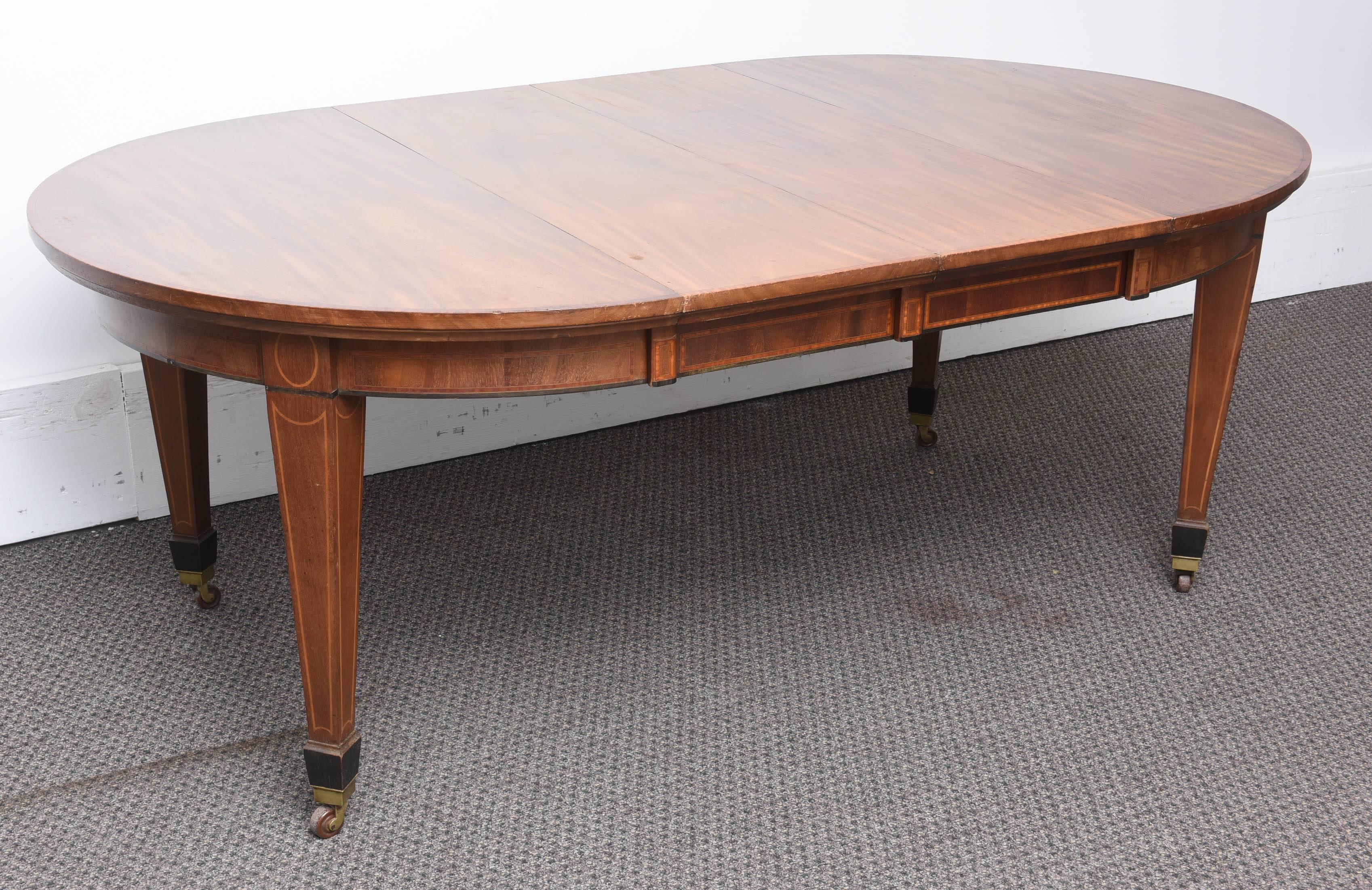 Superb 19th C.Edwardian English Solid Mahogany Round Dining Table with Two Leaf 3
