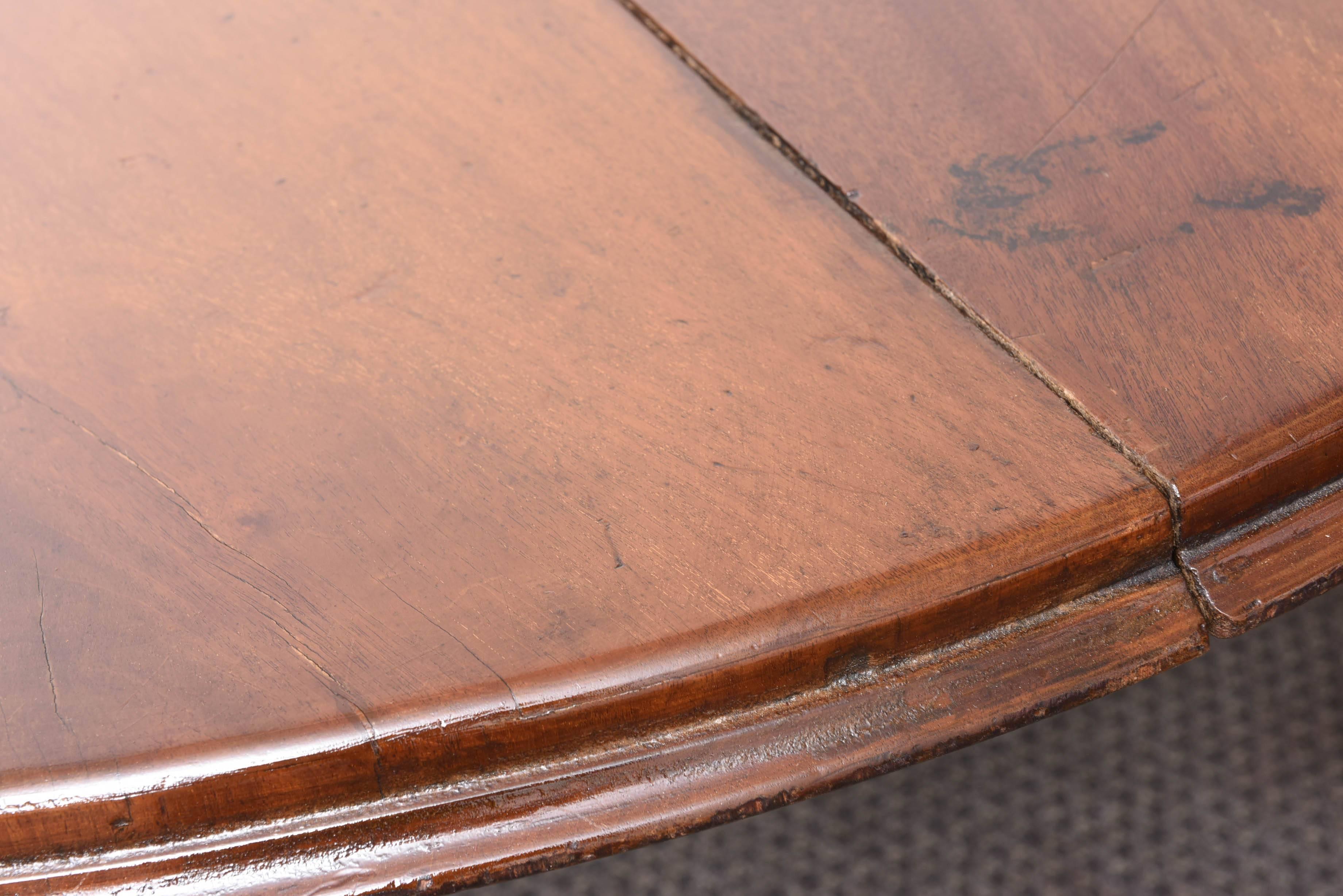 19th Century Victorian English Large Mahogany Dining Table with Three Leafs 3