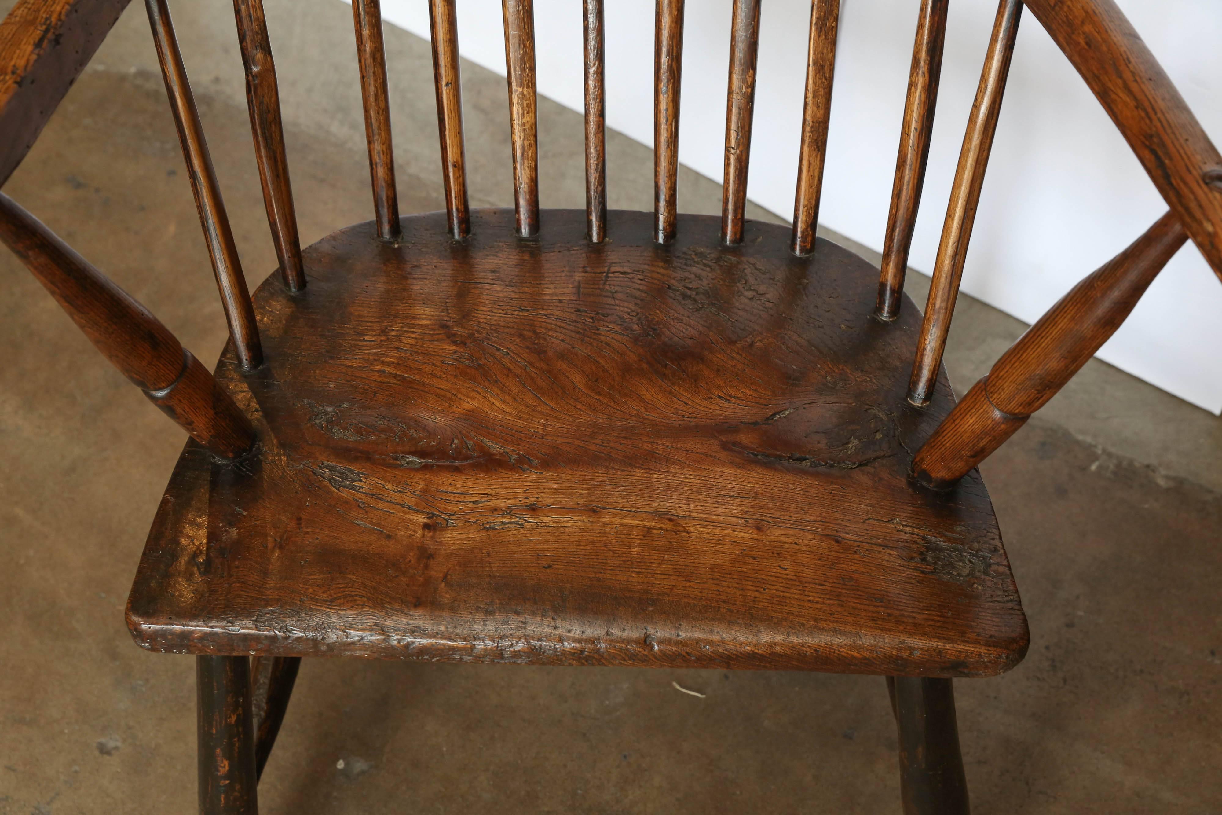 Beautiful example of a craftsman windsor chair. Most likely from the late 18th century or early 19th century. Made out of elm. Beautiful lines and patina. A treasure!