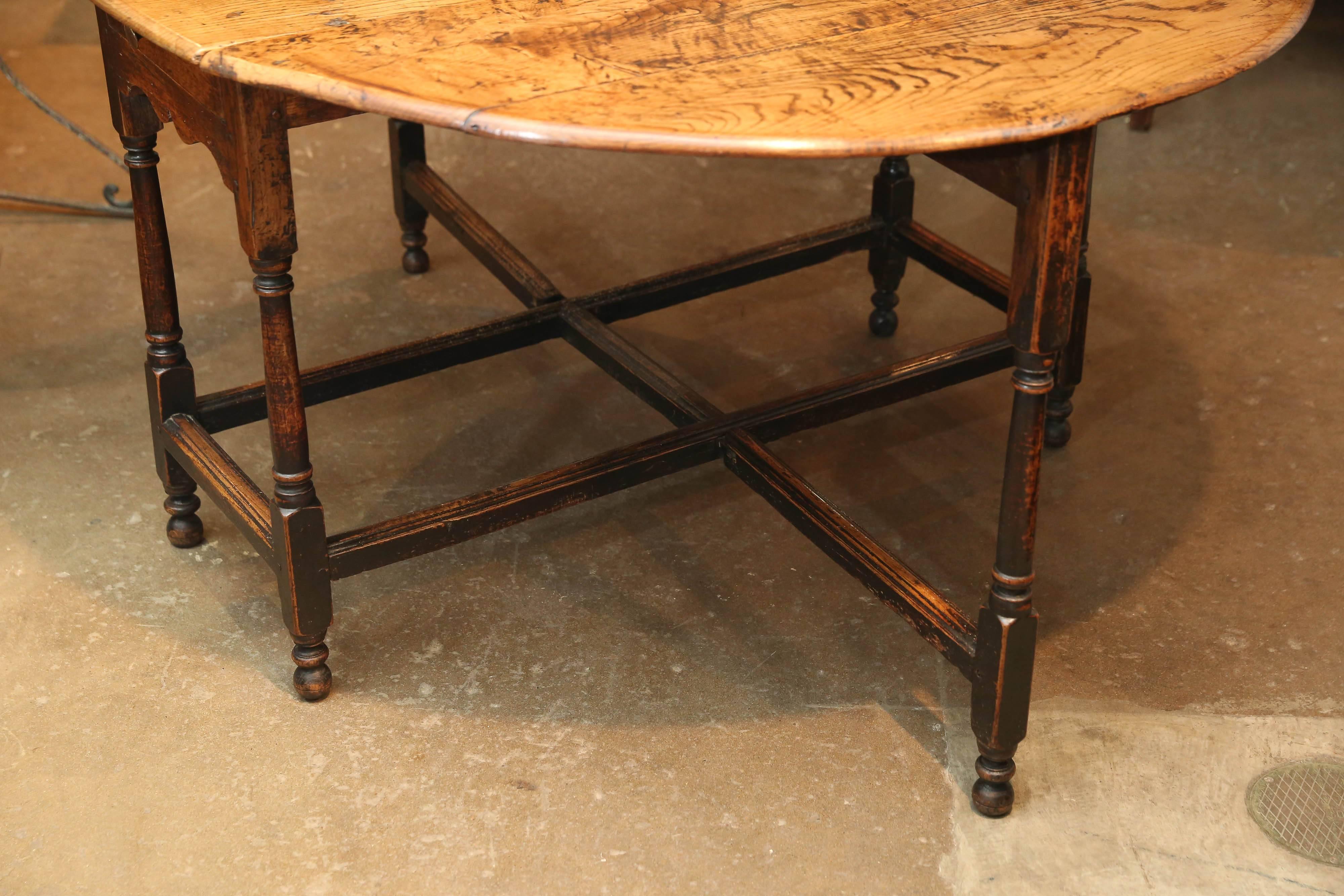 William and Mary 18th Century Oak Gate Leg Table