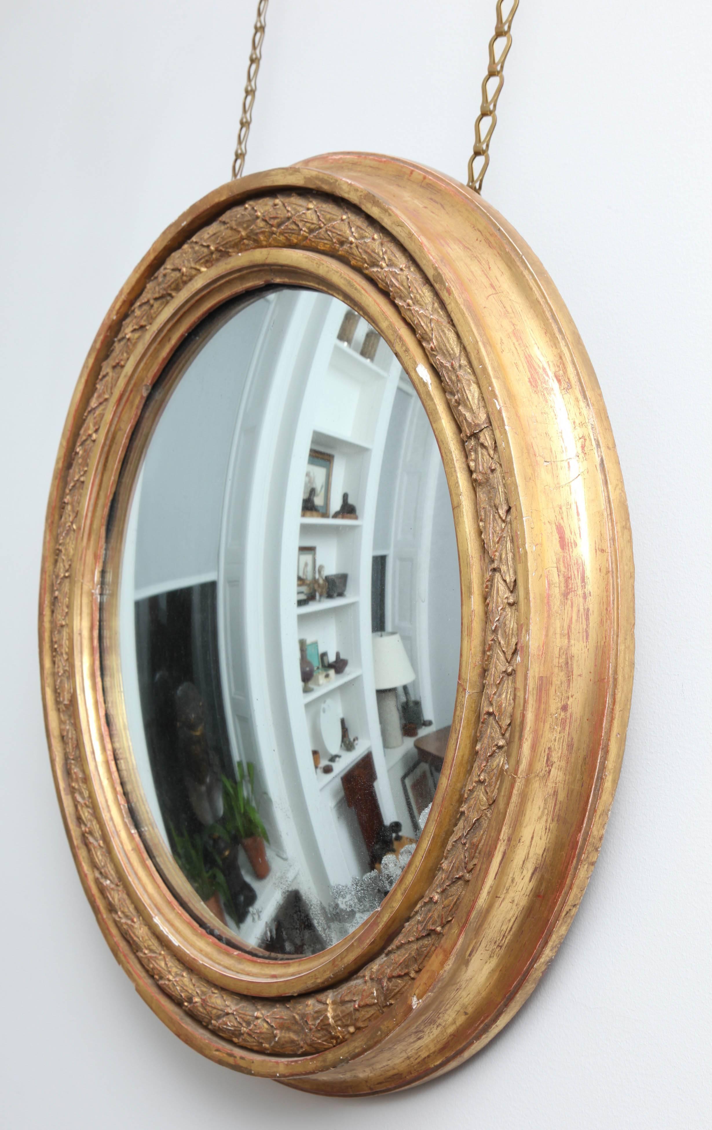 English Regency Giltwood Convex Mirror In Excellent Condition In New York, NY