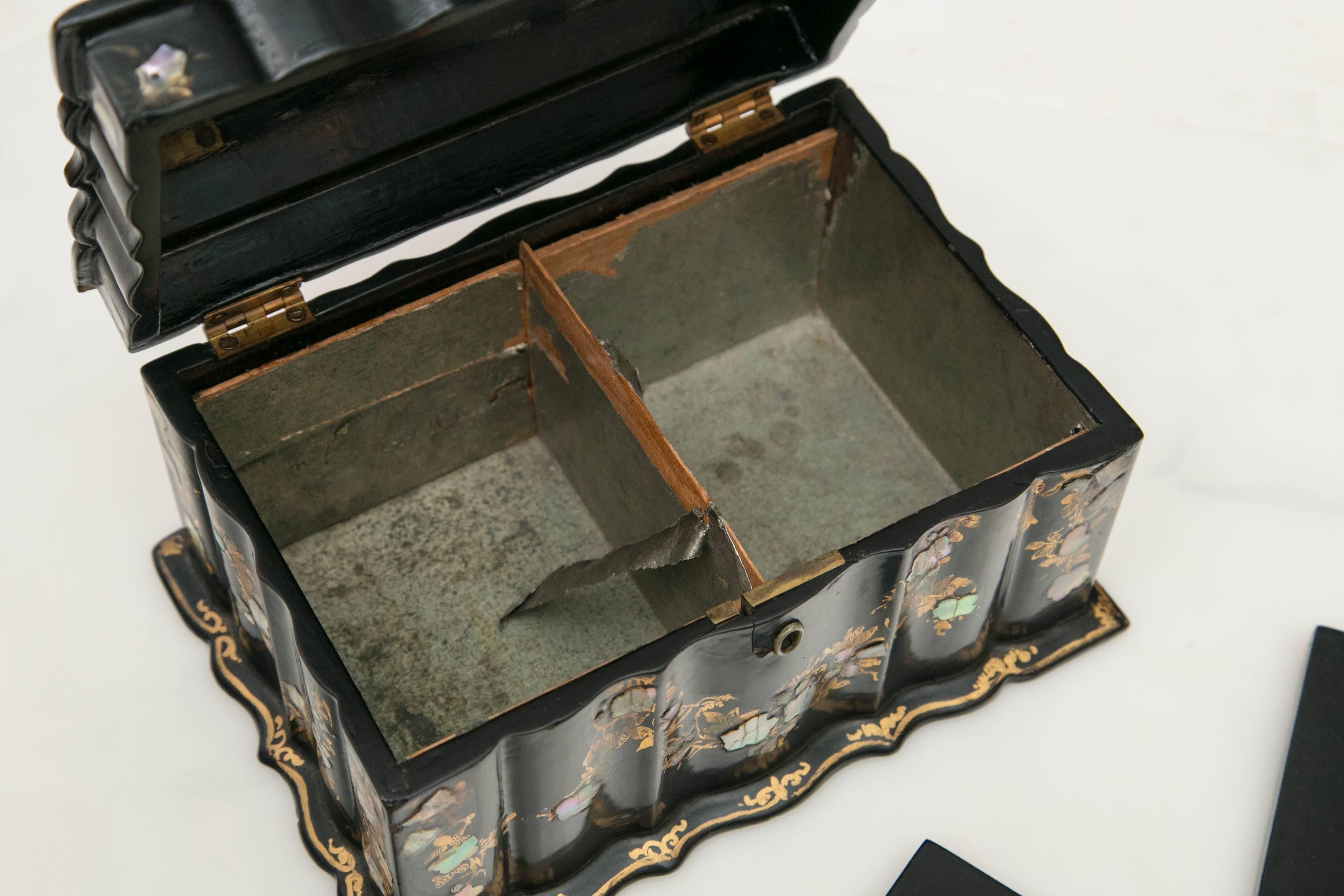 English Victorian Papier-Mâché and Mother-of-pearl Tea Caddy