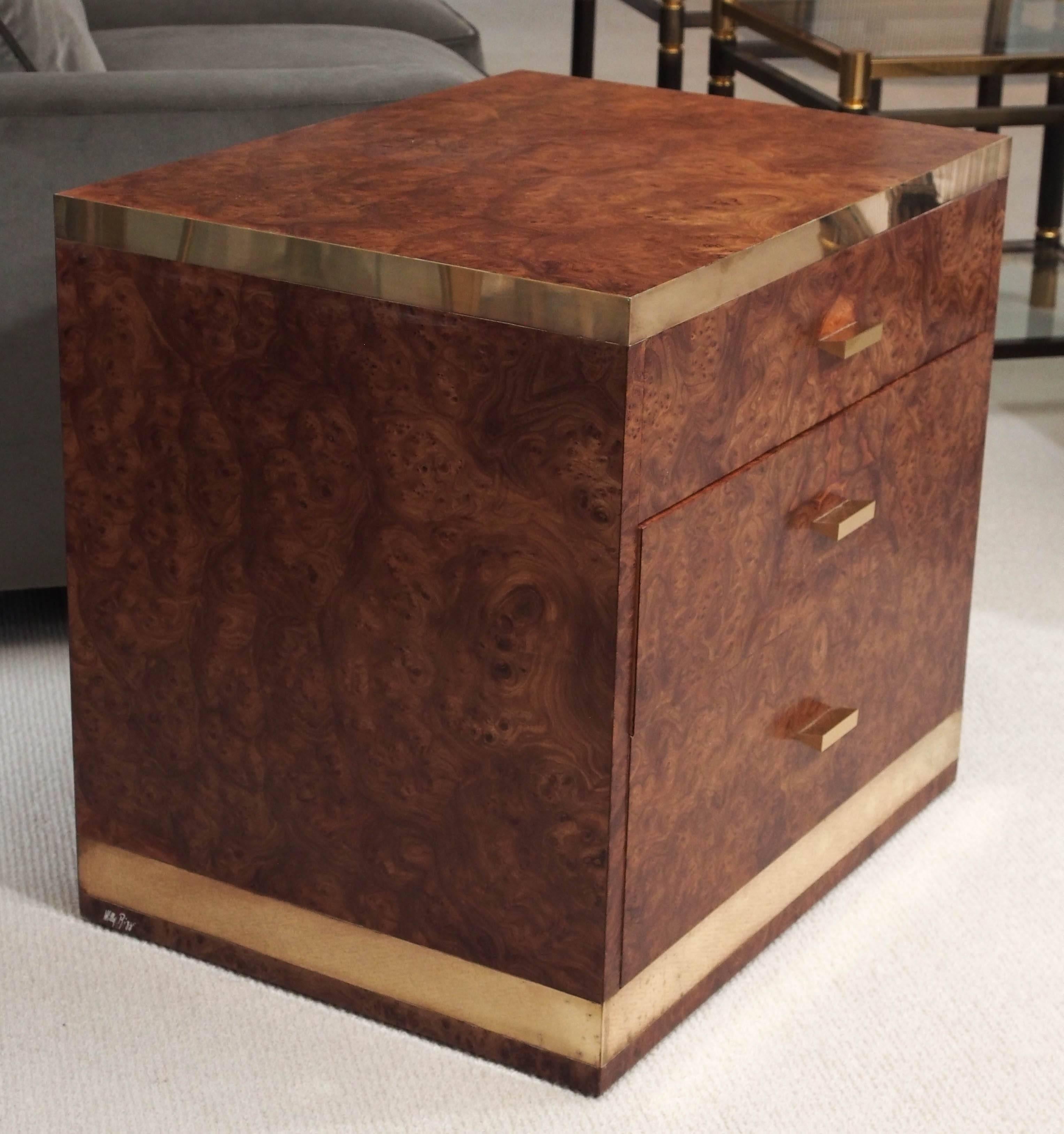 Rare Pair of Burl and Brass Nightstands or Side Tables Signed Willy Rizzo In Excellent Condition For Sale In New Orleans, LA