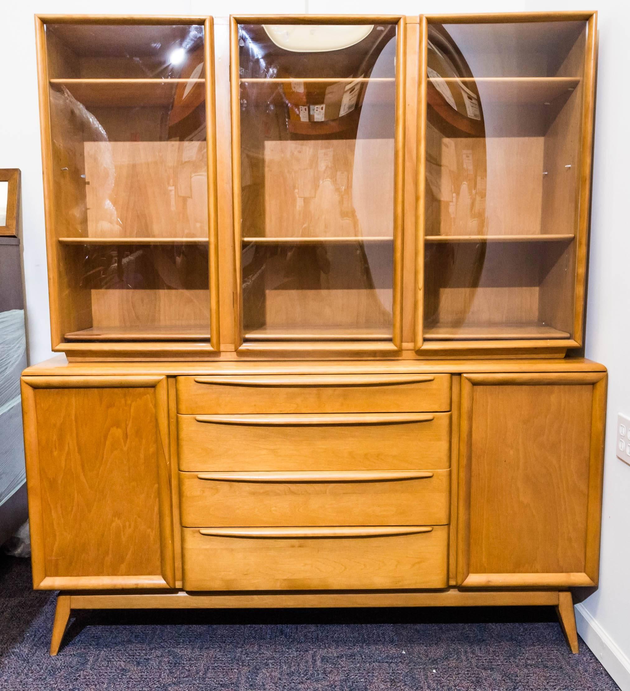 Mid-20th century Haywood-Wakefield buffet and hutch in original Champagne finish and bow glass doors.