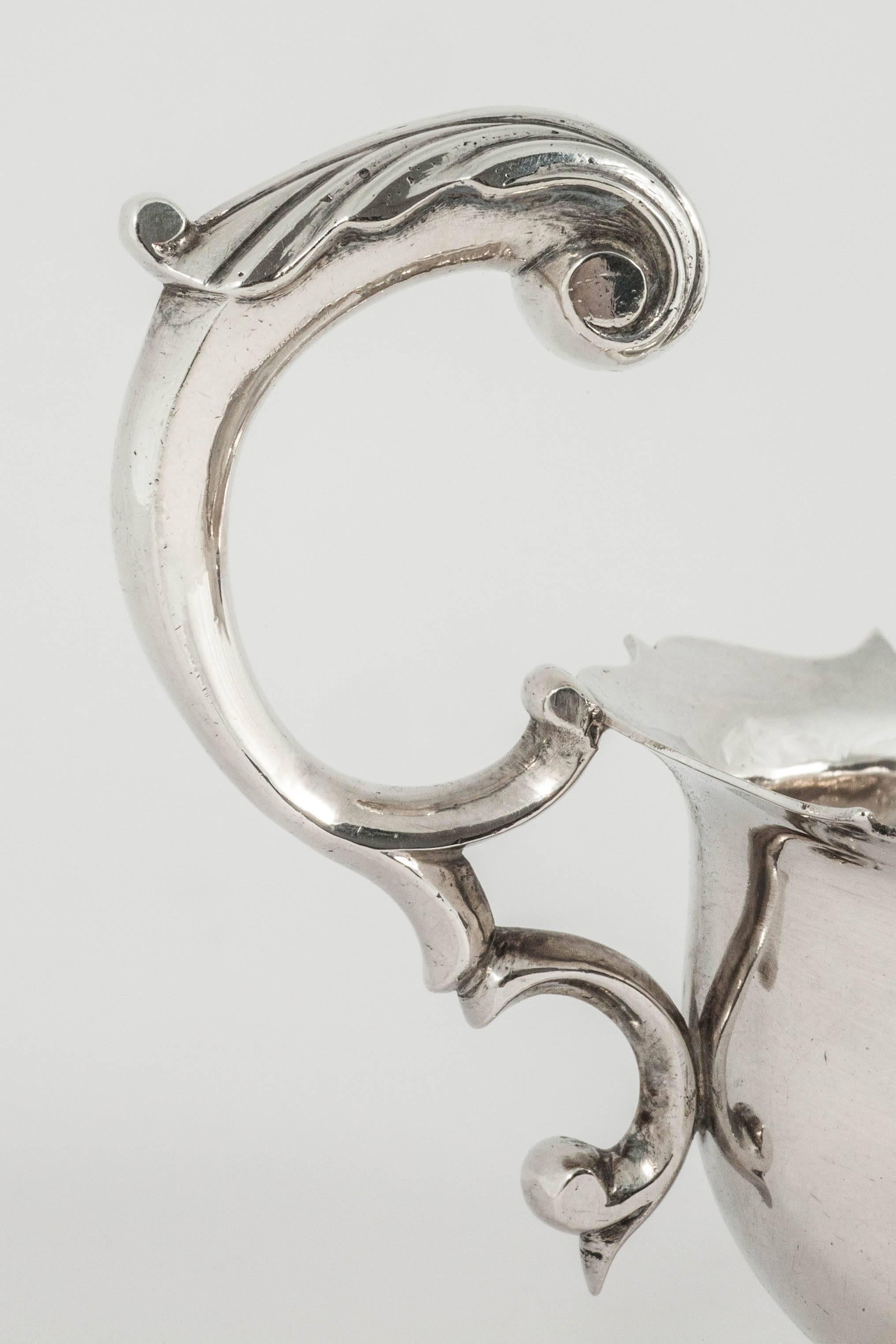 Pair of George III Silver Sauce Boats In Good Condition For Sale In London, GB