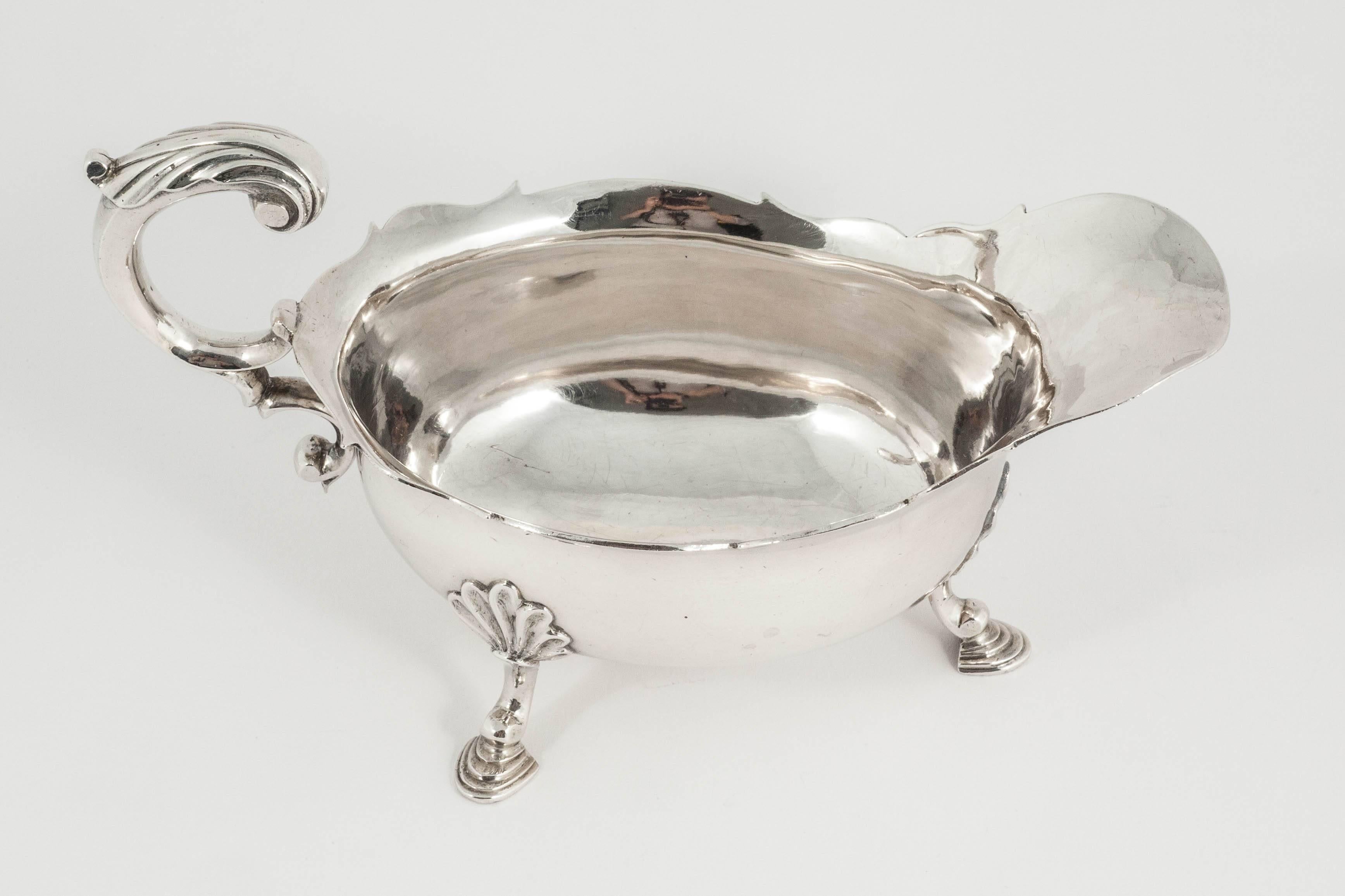 18th Century Pair of George III Silver Sauce Boats For Sale