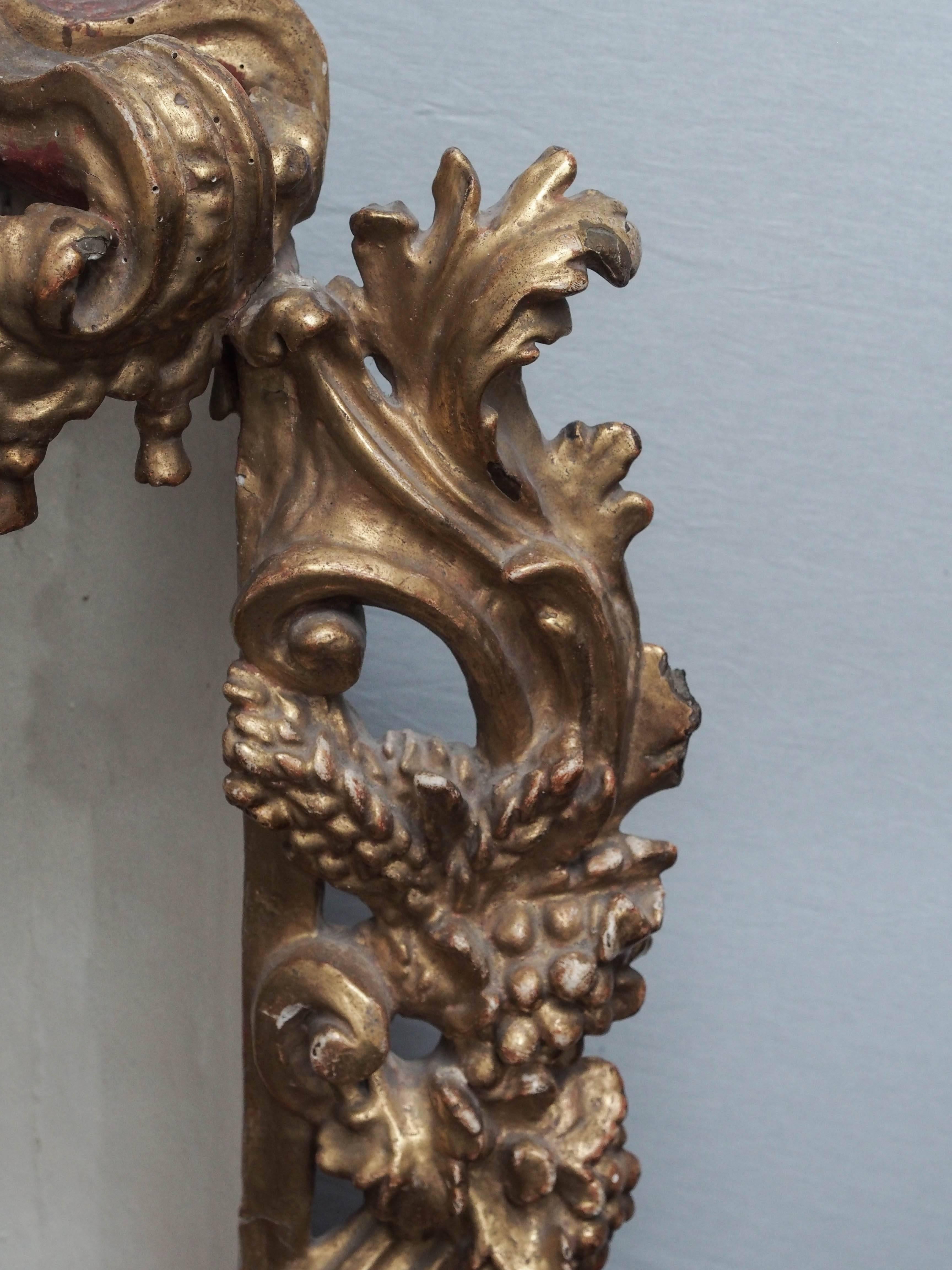 Baroque Italian Reliquary Carved  Giltwood For Sale