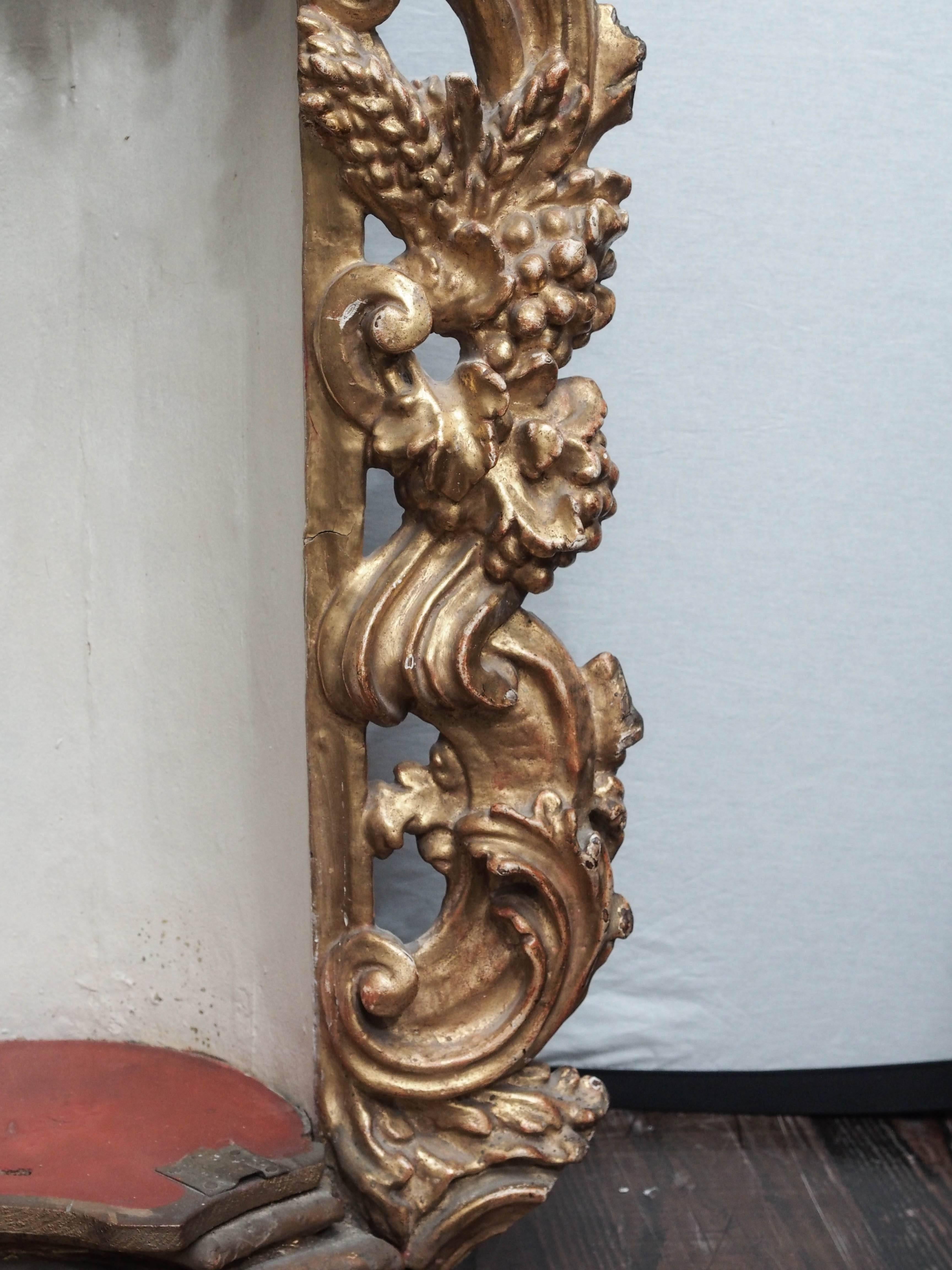 European Italian Reliquary Carved  Giltwood For Sale