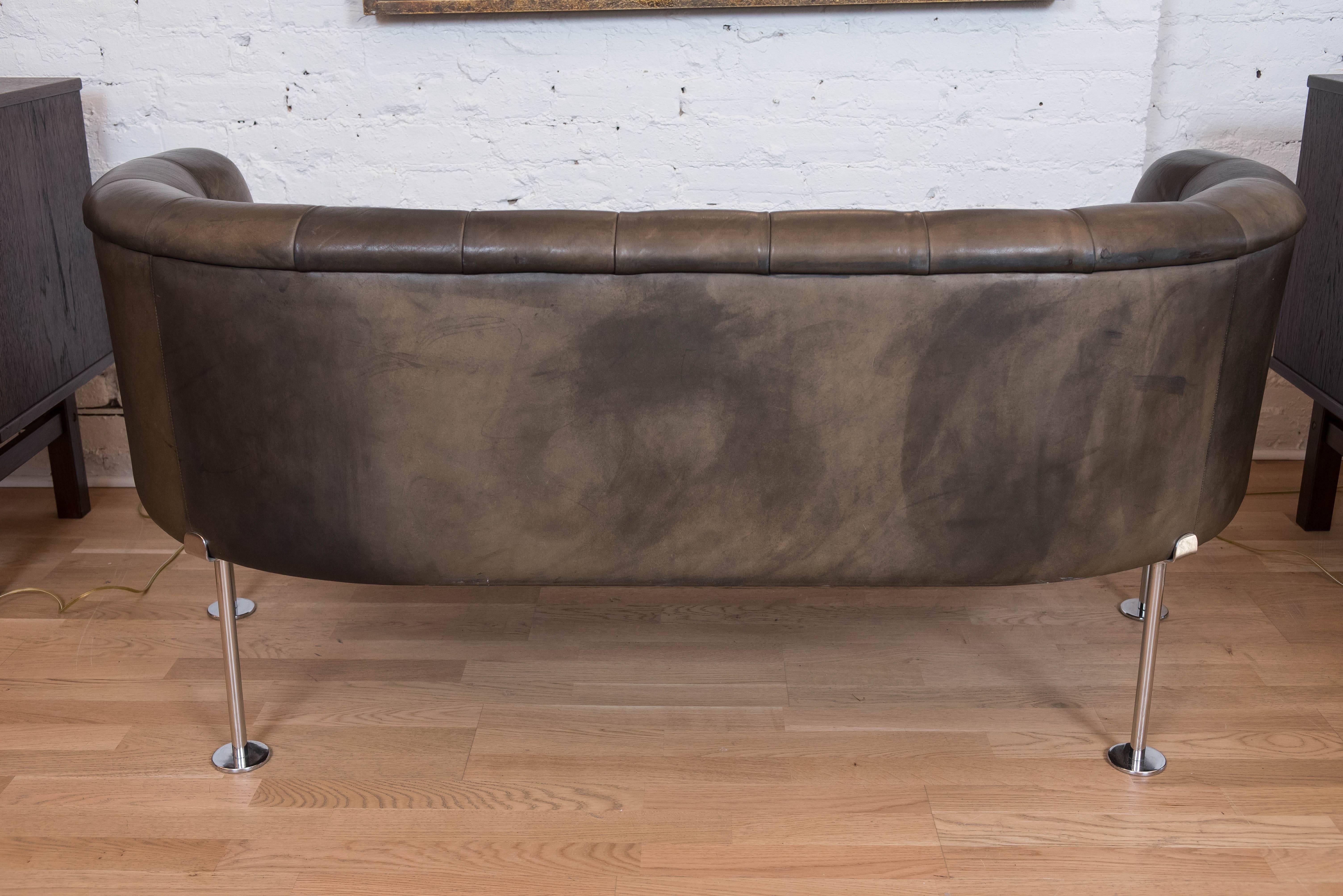 Late 20th Century Tufted Green Leather Loveseat-Settee