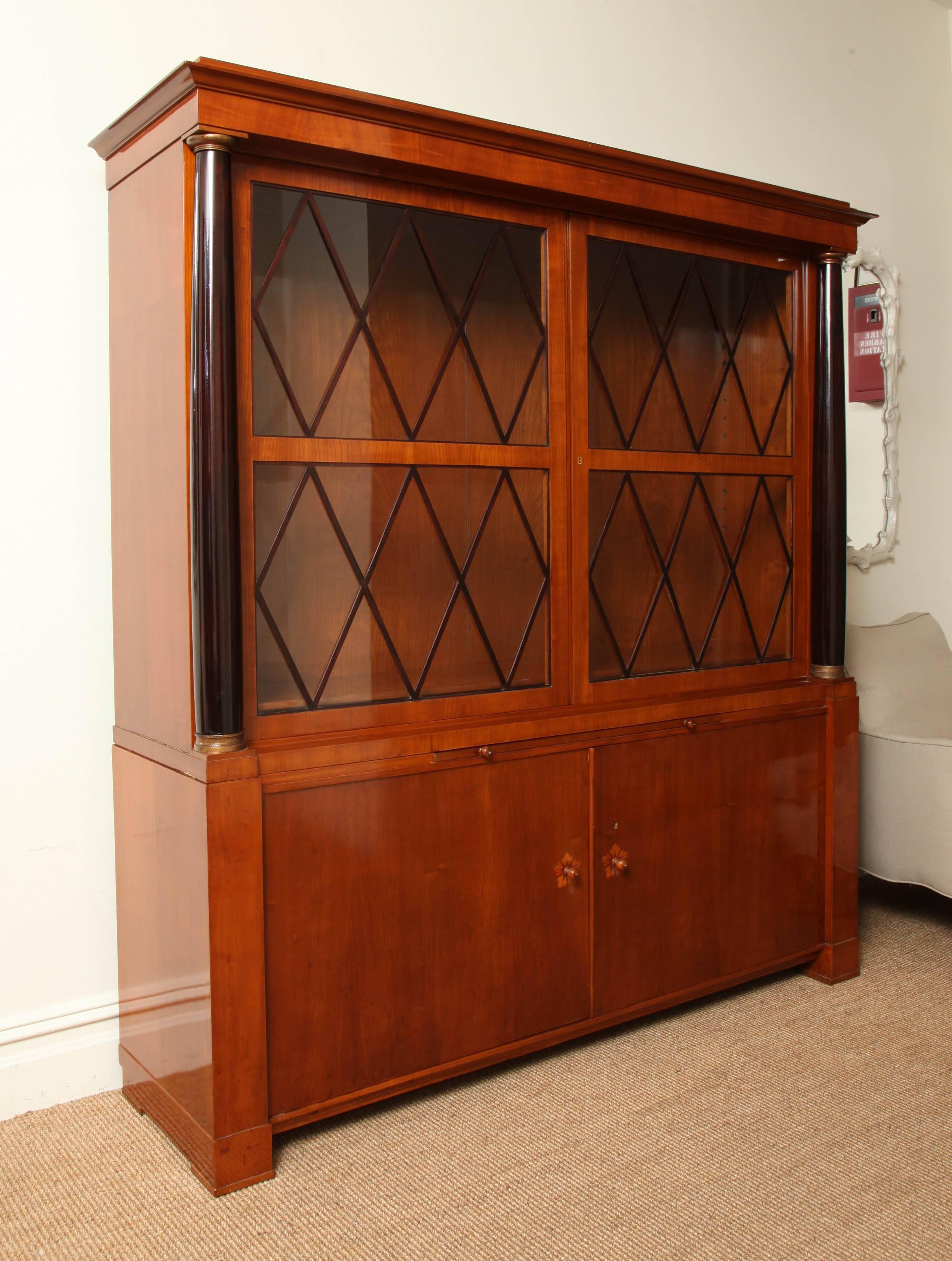 Deutsche WK-Möbel library cabinet in fruitwood with glass front, Germany, circa 1920.