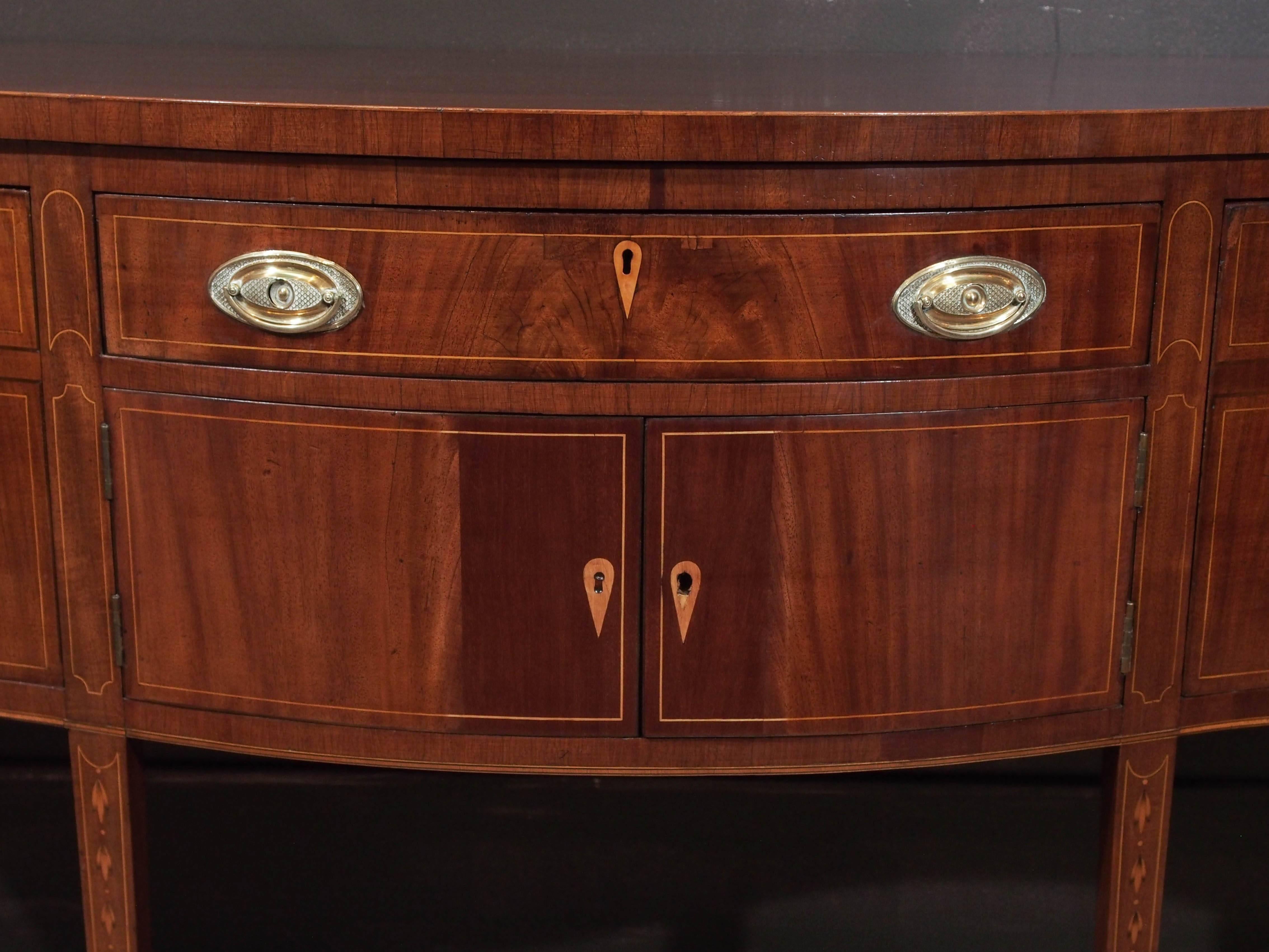 Antique American Federal Bellflower inlaid sideboard. Mahogany, circa 1800.
Baltimore. Southern pine and poplar secondary woods.