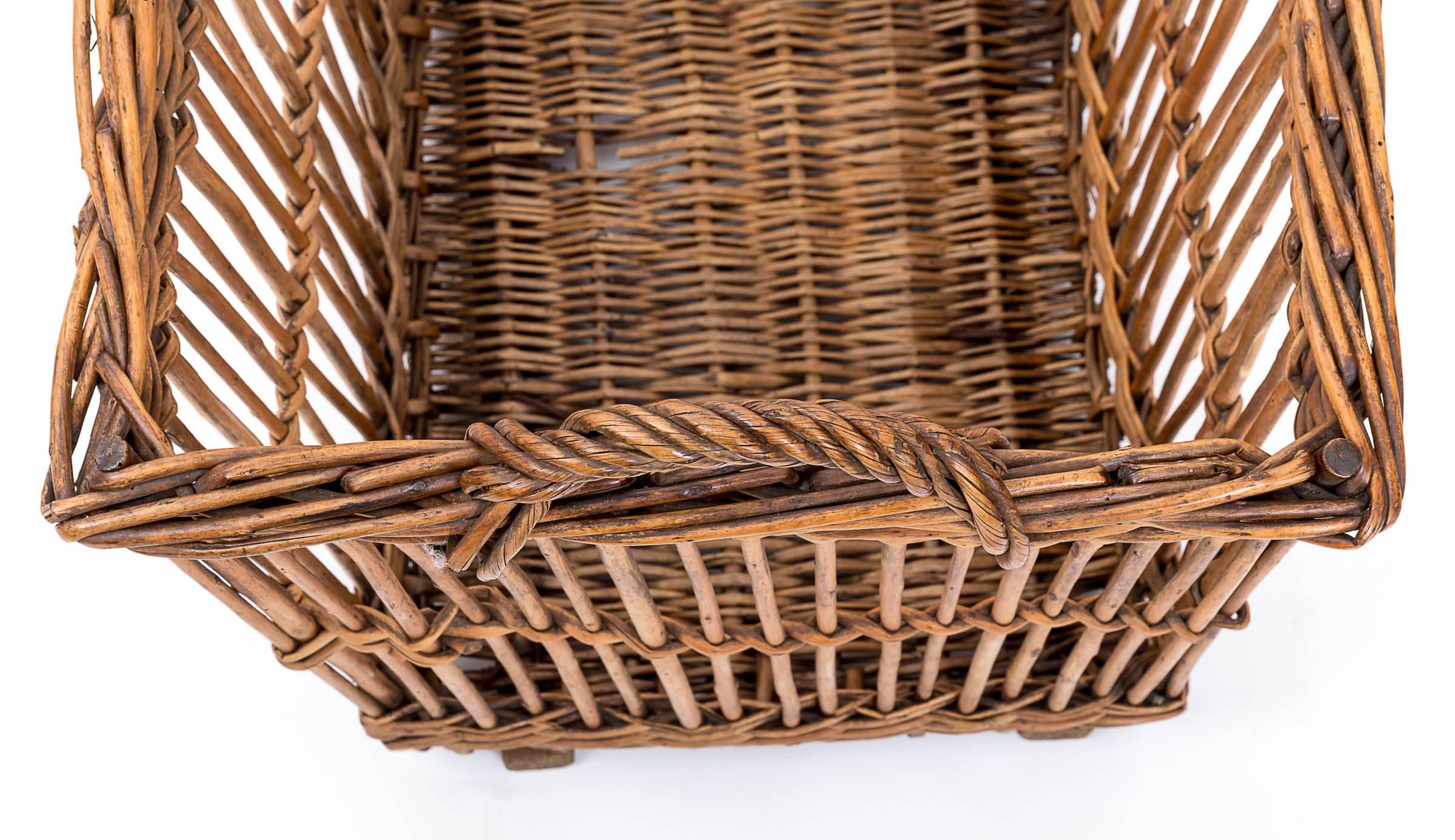 20th Century Turn-of-the-Century Wicker Vineyard Basket, Alsace, France, circa 1900