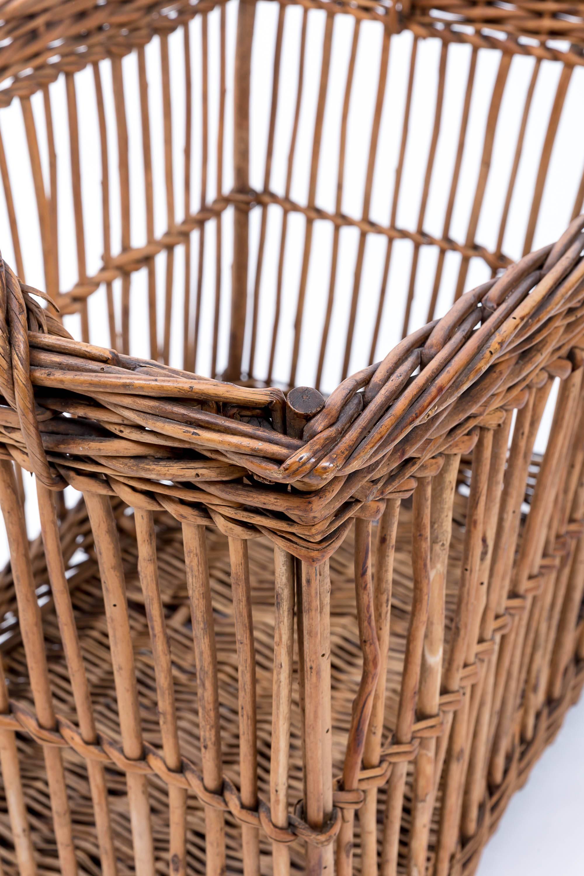 Turn-of-the-Century Wicker Vineyard Basket, Alsace, France, circa 1900 2