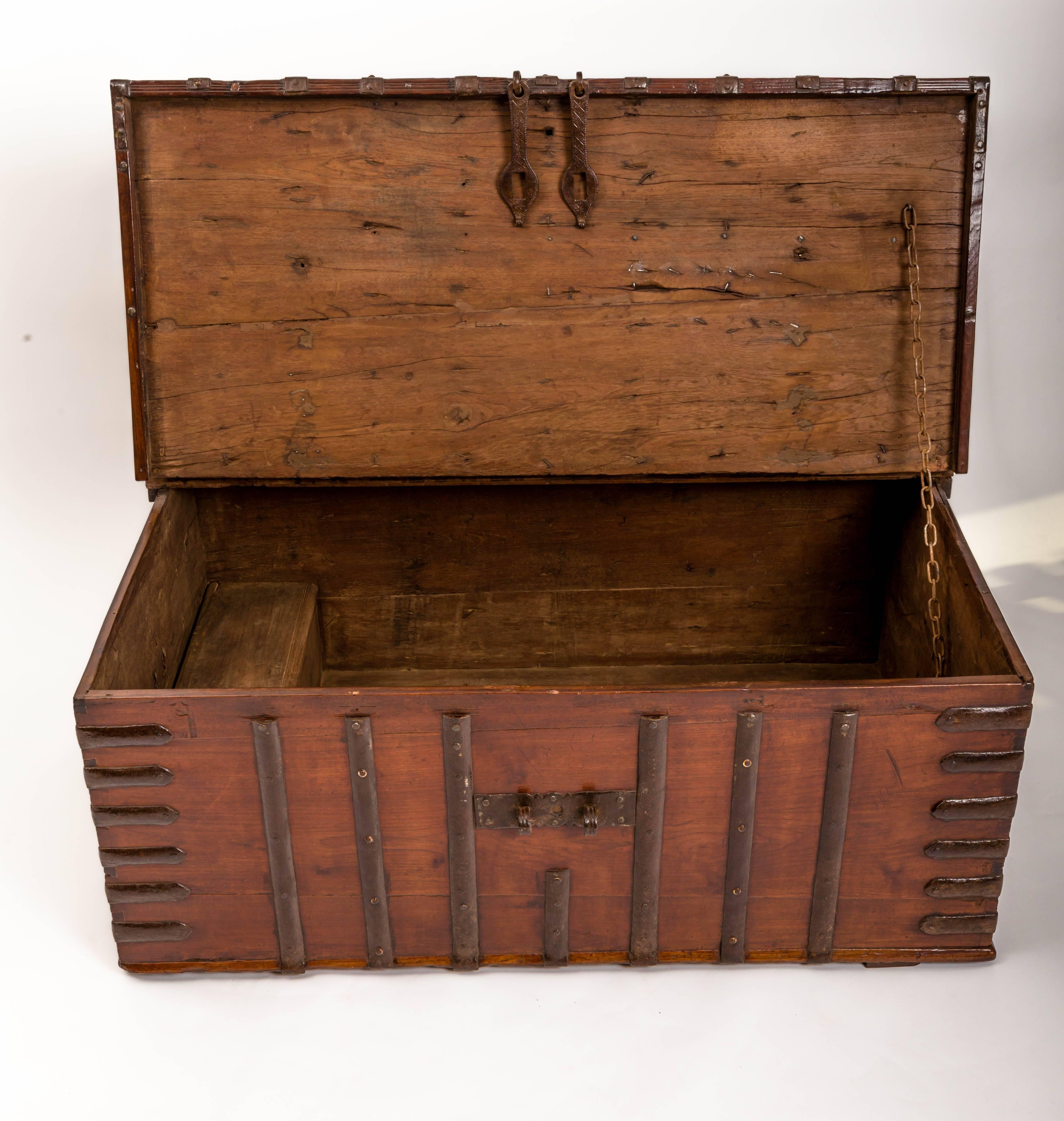 19th Century Anglo-Indian Teak Trunk, India, circa 1870 For Sale 3