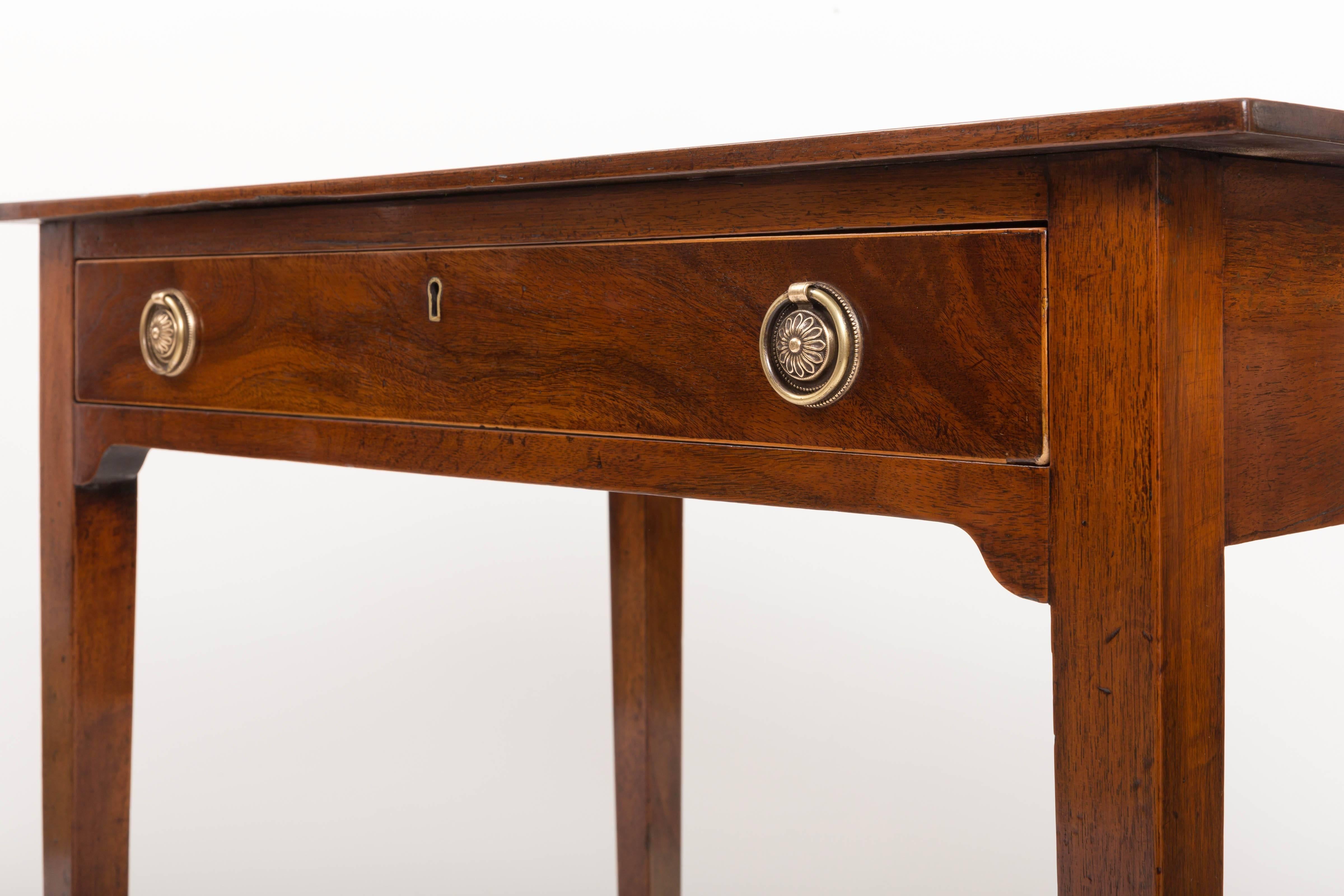 19th Century Mahogany Edwards & Roberts Side Table, England, circa 1895 In Good Condition For Sale In East Hampton, NY