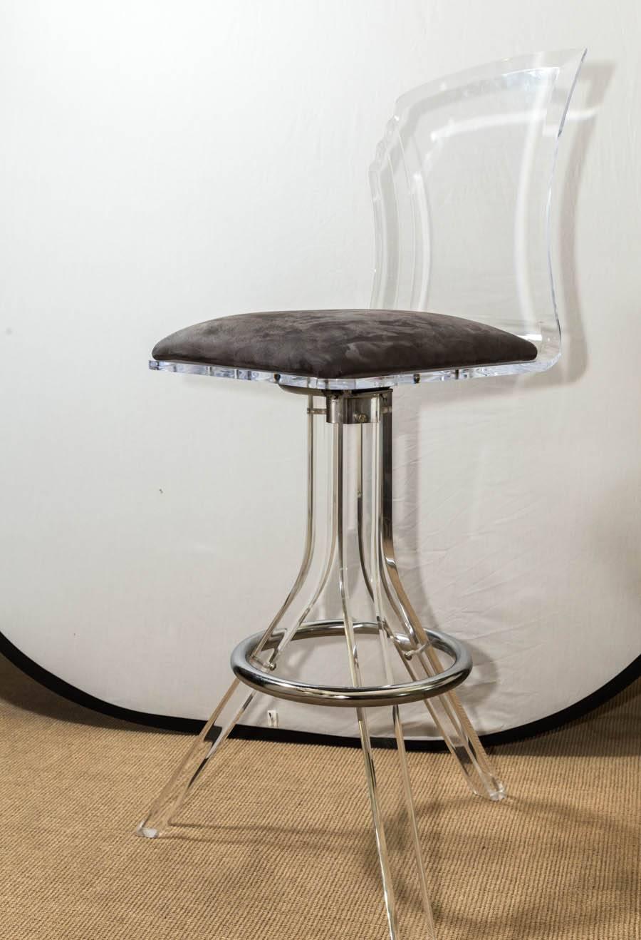 Attractive Pair of Mid-Century Lucite and Chrome Bar Stools In Excellent Condition In Water Mill, NY