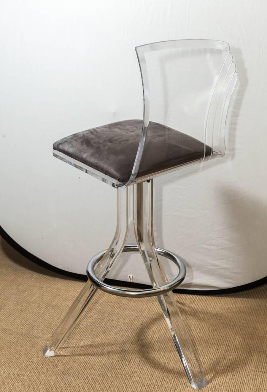 Late 20th Century Attractive Pair of Mid-Century Lucite and Chrome Bar Stools
