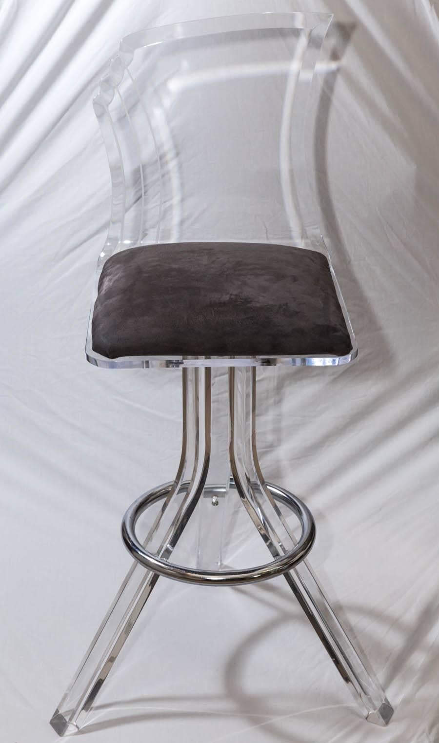 Attractive Pair of Mid-Century Lucite and Chrome Bar Stools 1