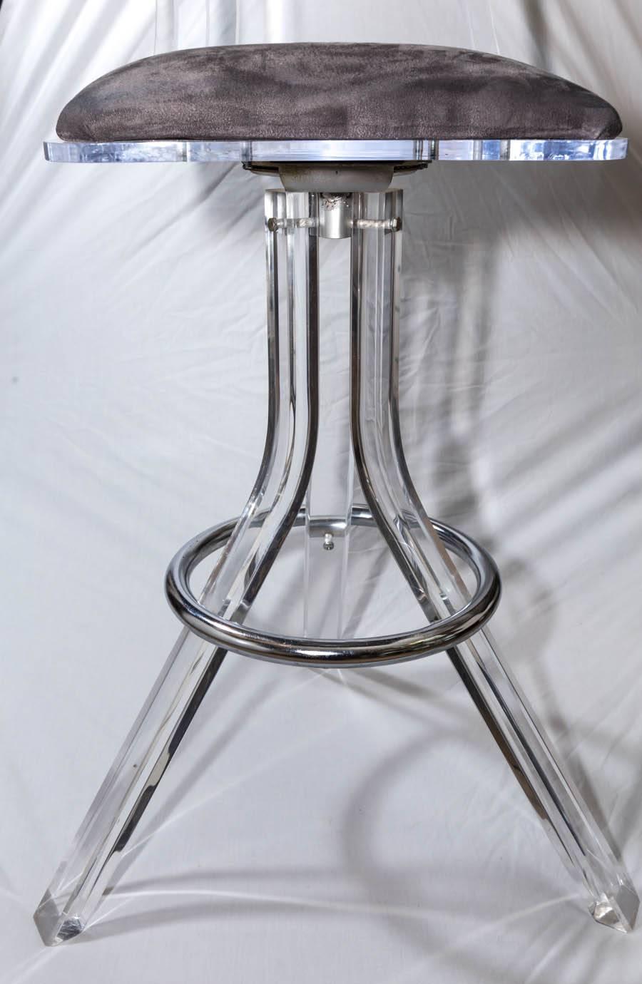 Attractive Pair of Mid-Century Lucite and Chrome Bar Stools 2