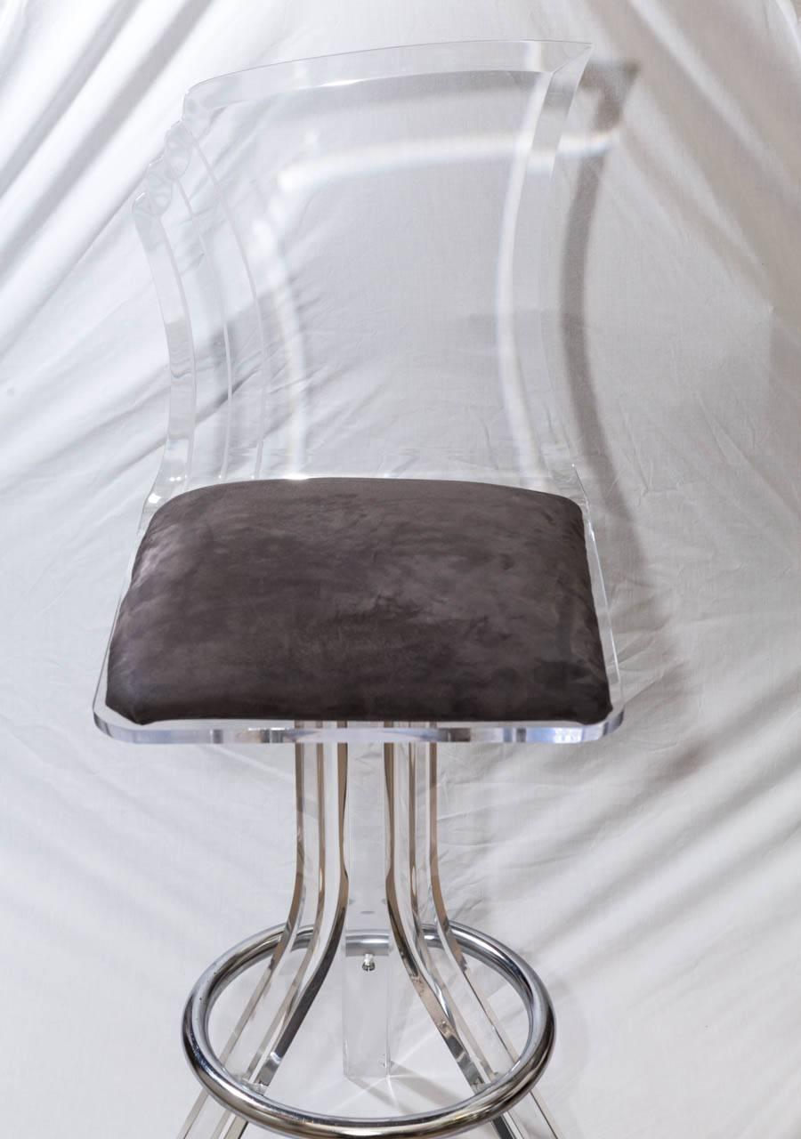 Attractive Pair of Mid-Century Lucite and Chrome Bar Stools 3