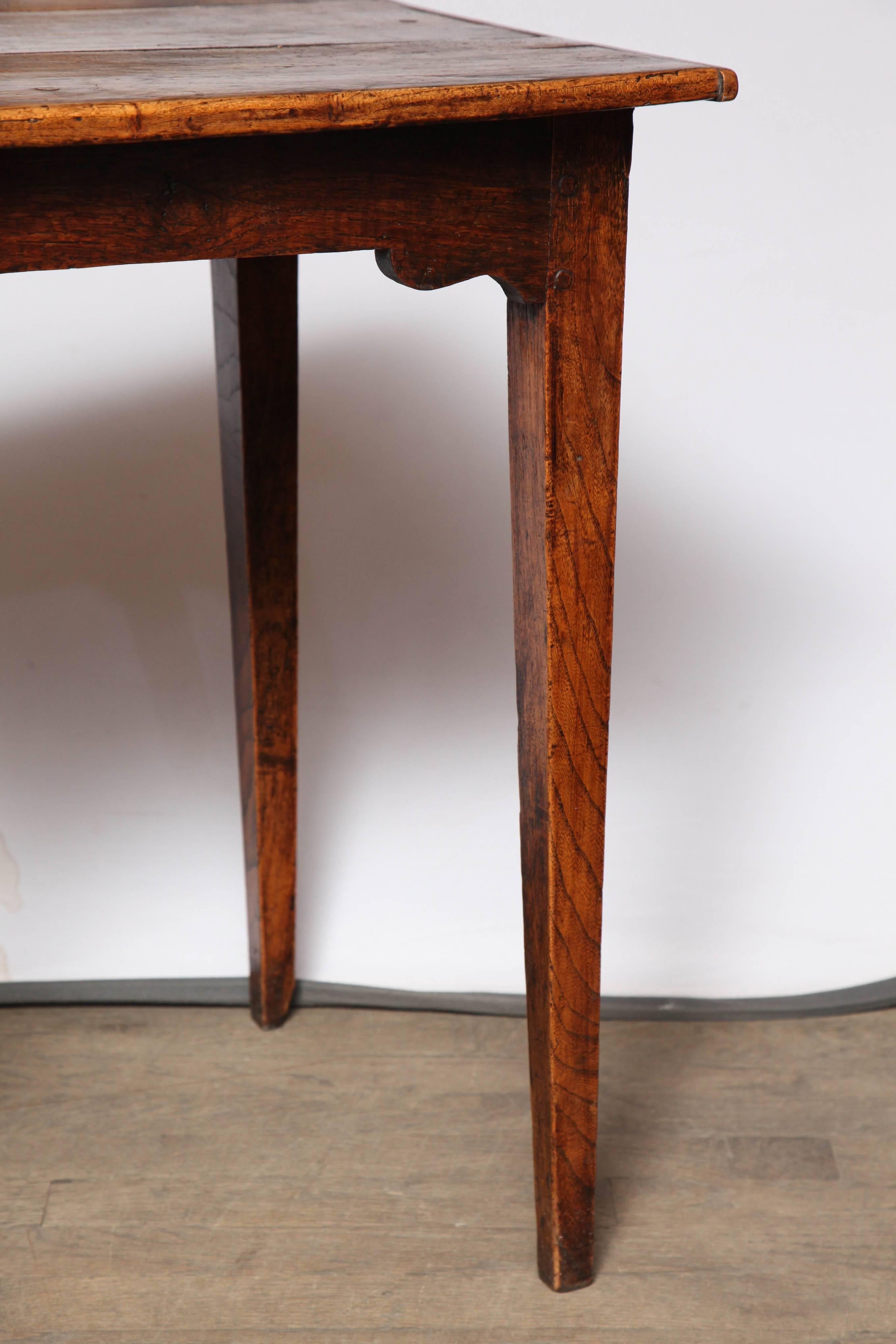 William IV Elm Side Table  In Excellent Condition In New York, NY