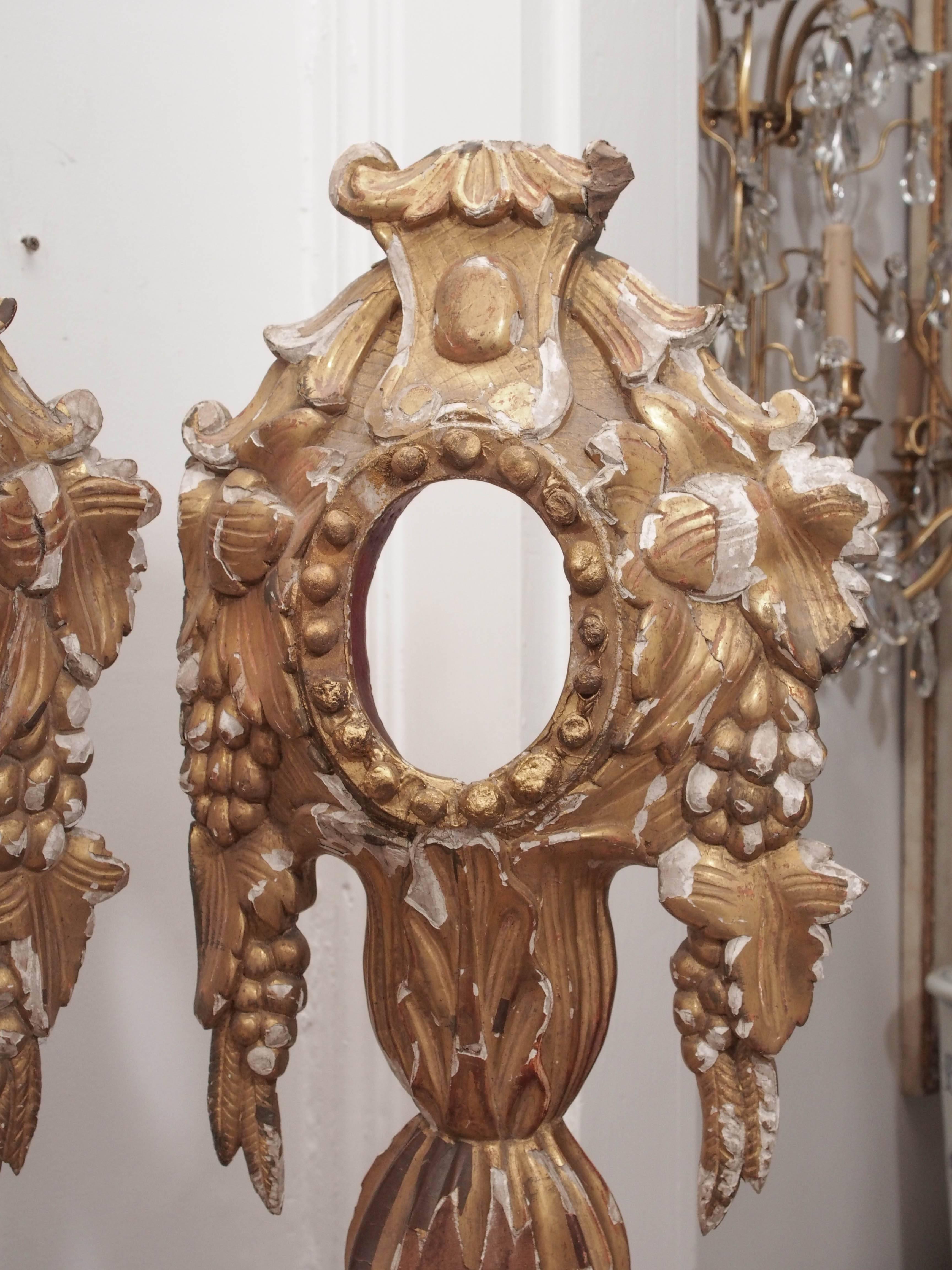 Italian Pair of 18th Century Carved and Gilded Reliquaries For Sale