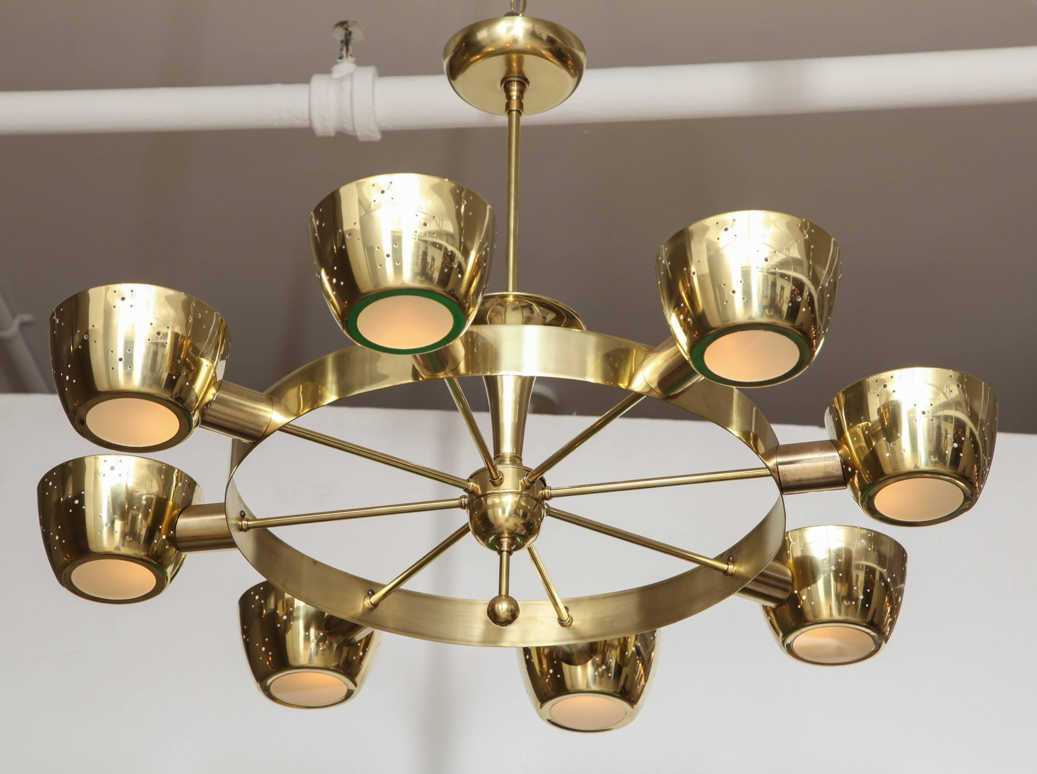 Brass Eight-Light Chandelier by Gerald Thurston for Lightolier In Excellent Condition In New York, NY
