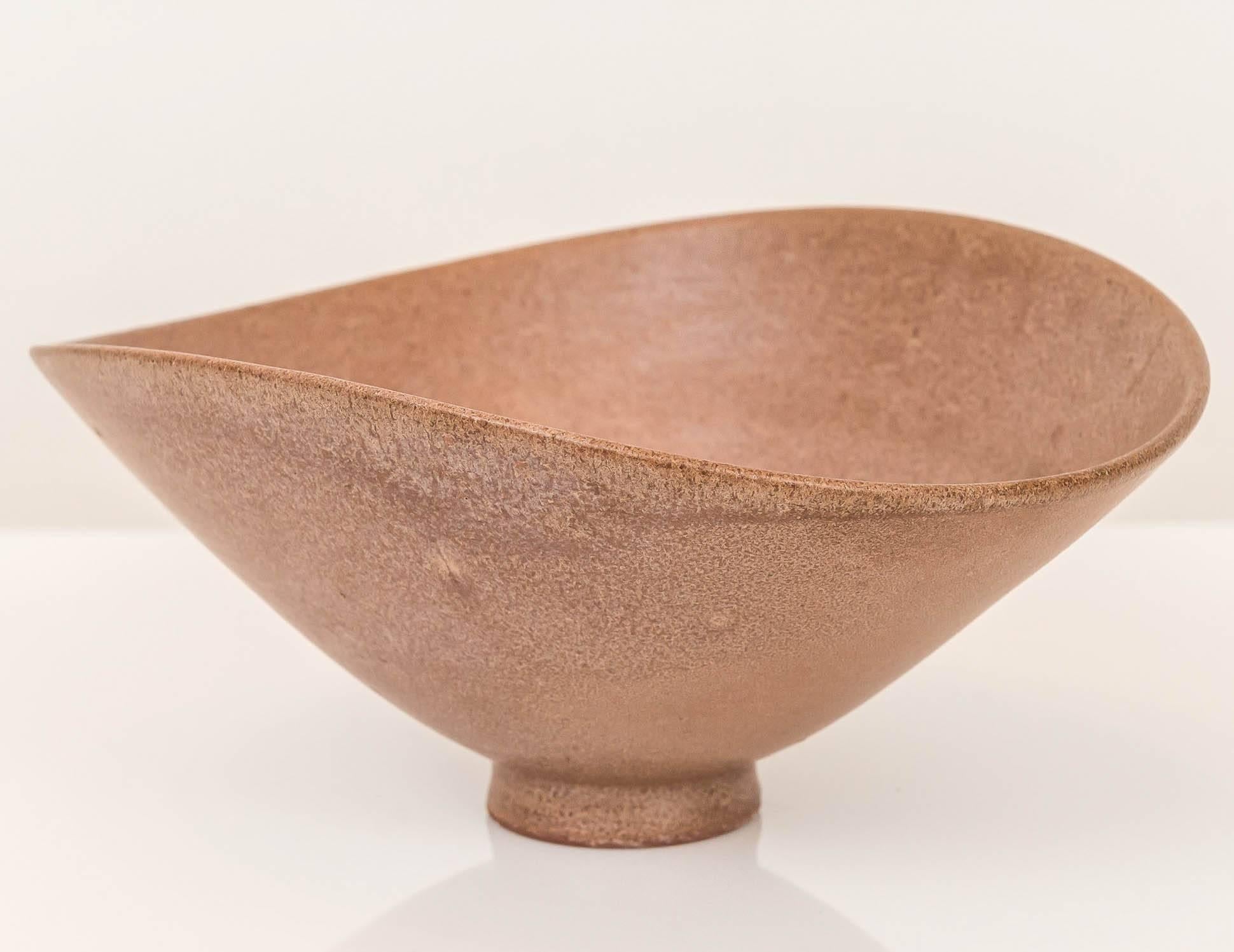 Beautiful low ceramic bowl by James Lovera.